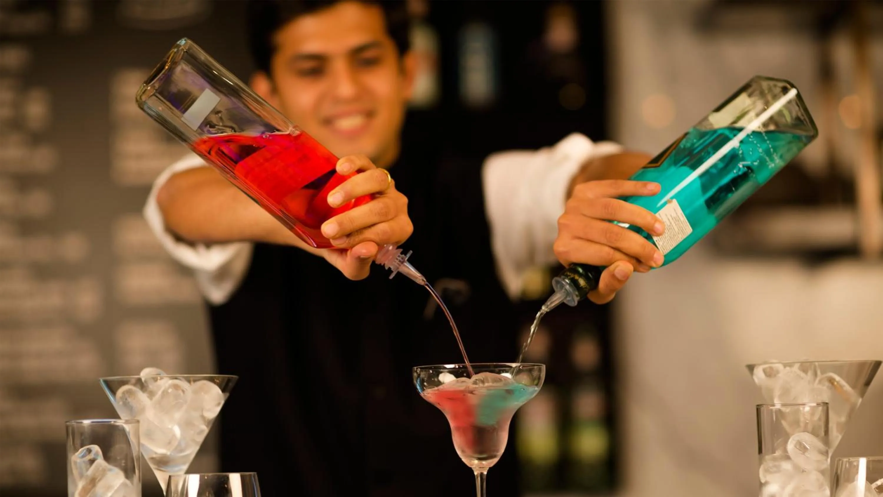 Lounge or bar in InterContinental Marine Drive Mumbai by IHG