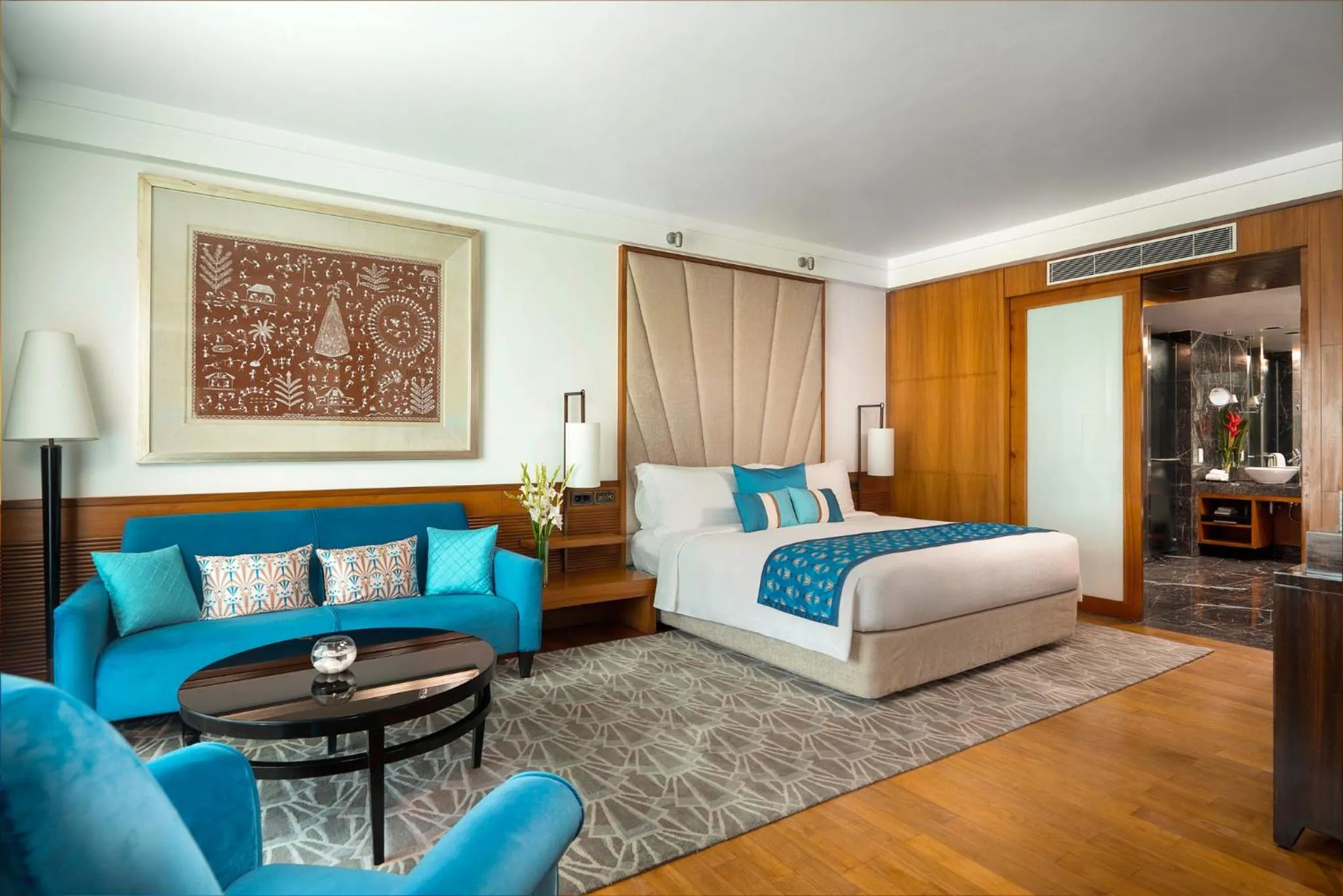 Photo of the whole room in InterContinental Marine Drive Mumbai by IHG