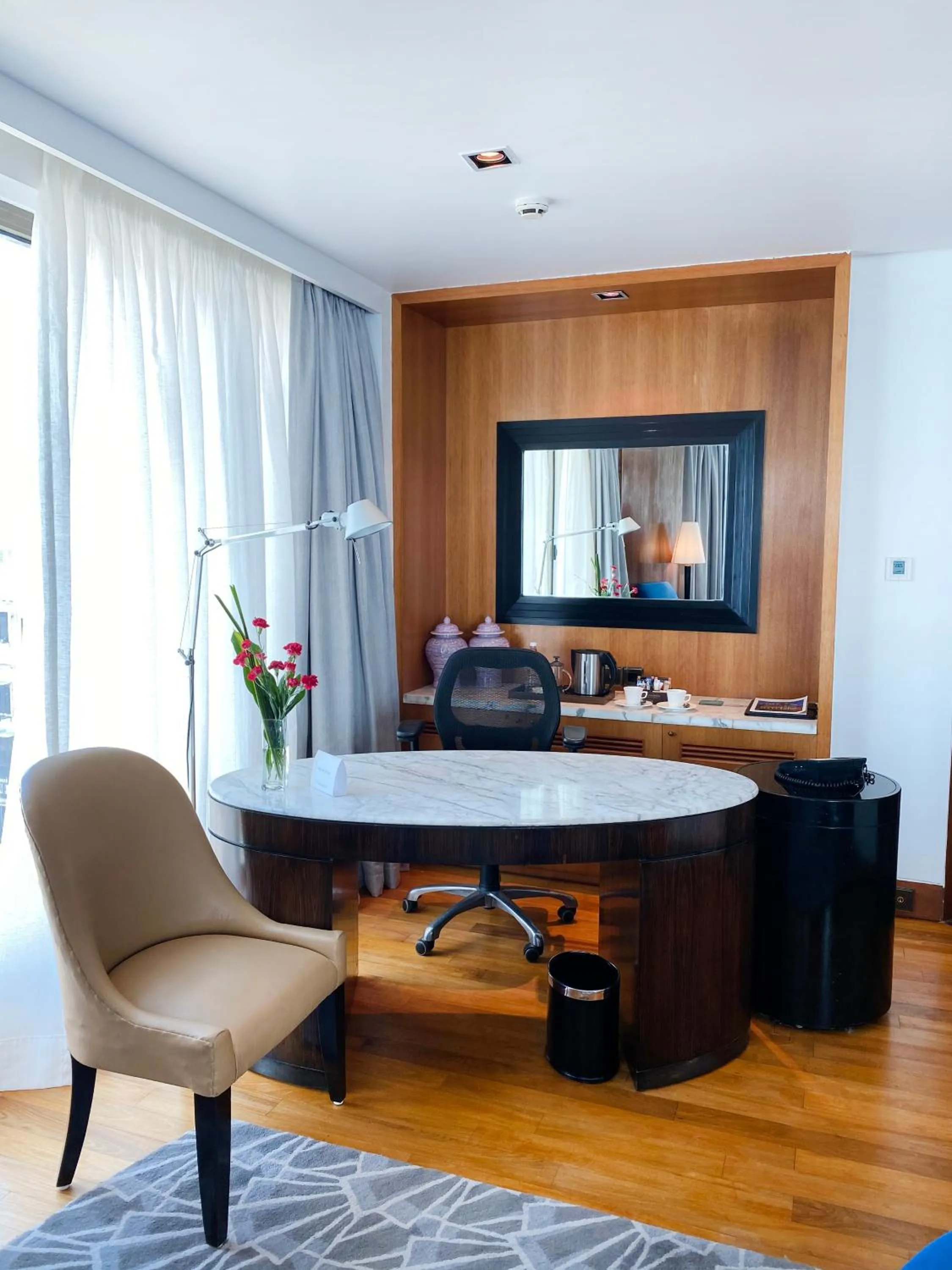 Coffee/tea facilities in InterContinental Marine Drive Mumbai by IHG