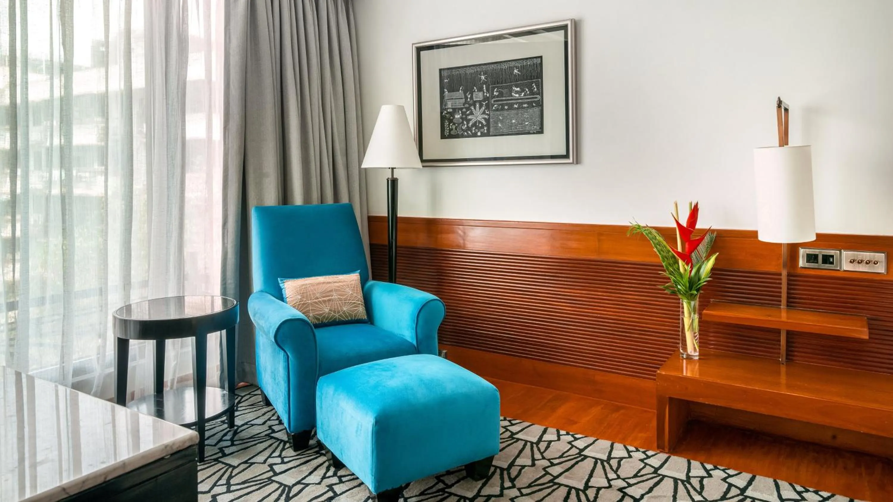 Photo of the whole room in InterContinental Marine Drive Mumbai by IHG