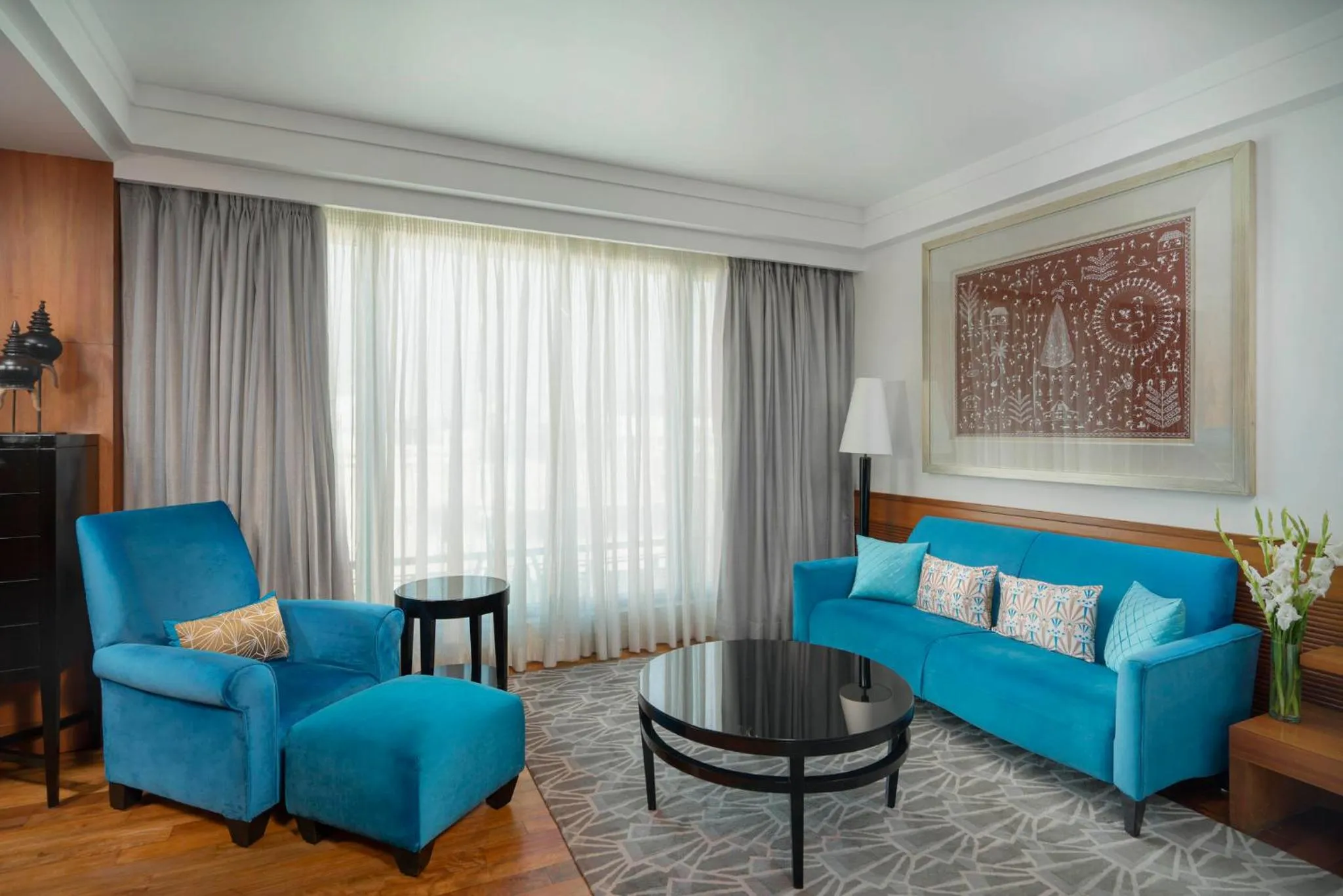 Photo of the whole room in InterContinental Marine Drive Mumbai by IHG