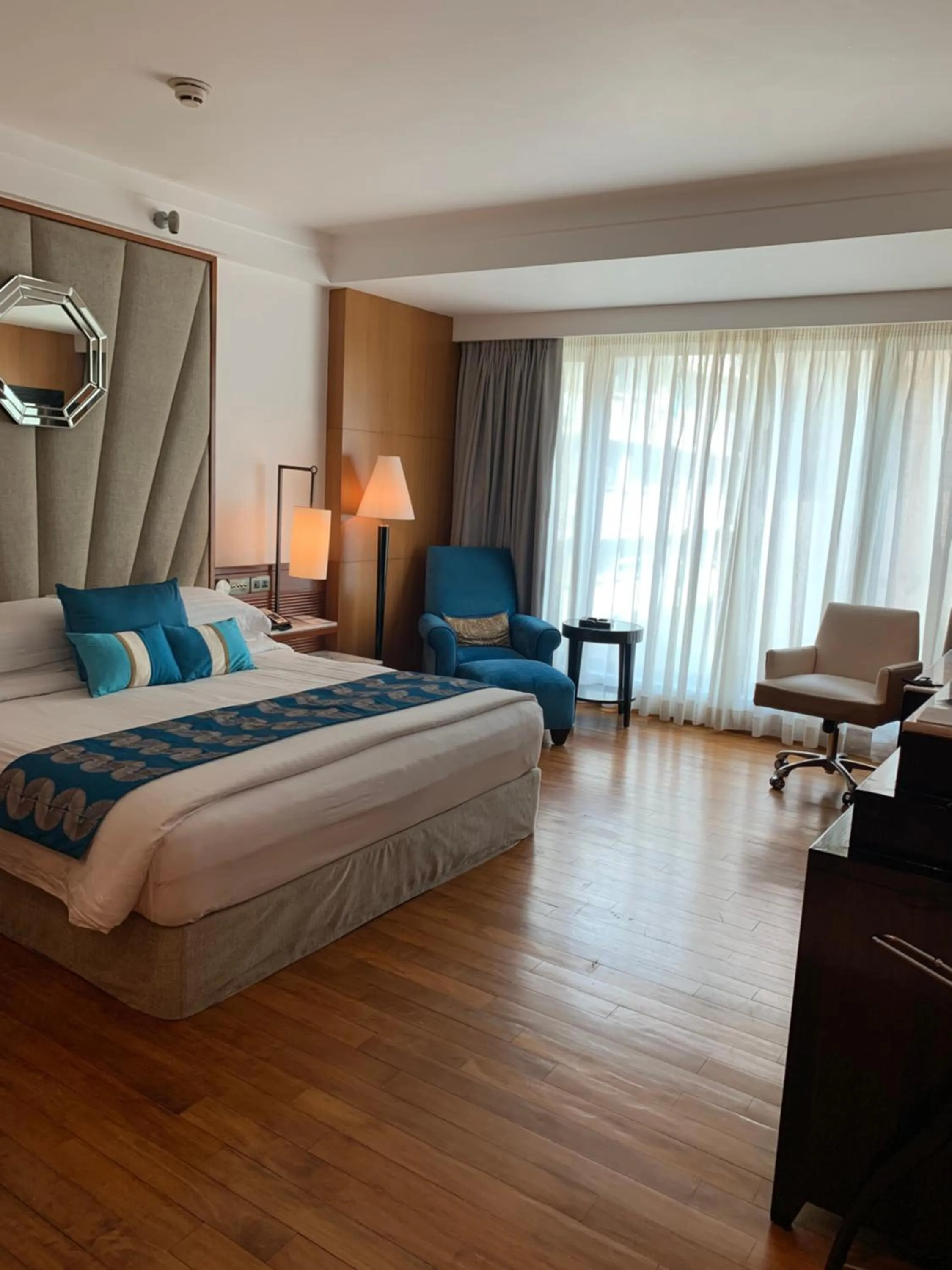 Guests, Bed in InterContinental Marine Drive Mumbai by IHG