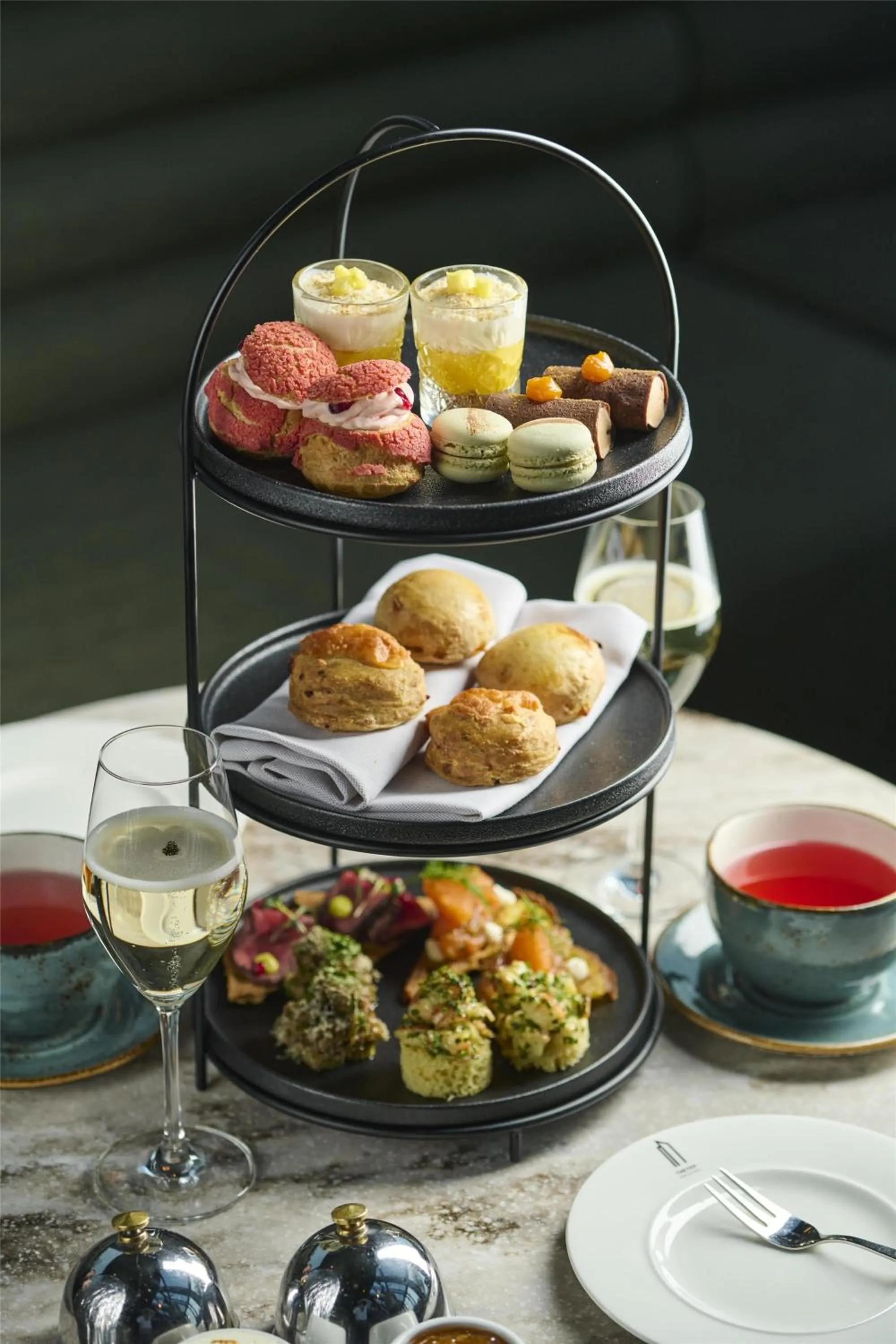 Lounge or bar in Radisson Blu Plaza Hotel, Oslo