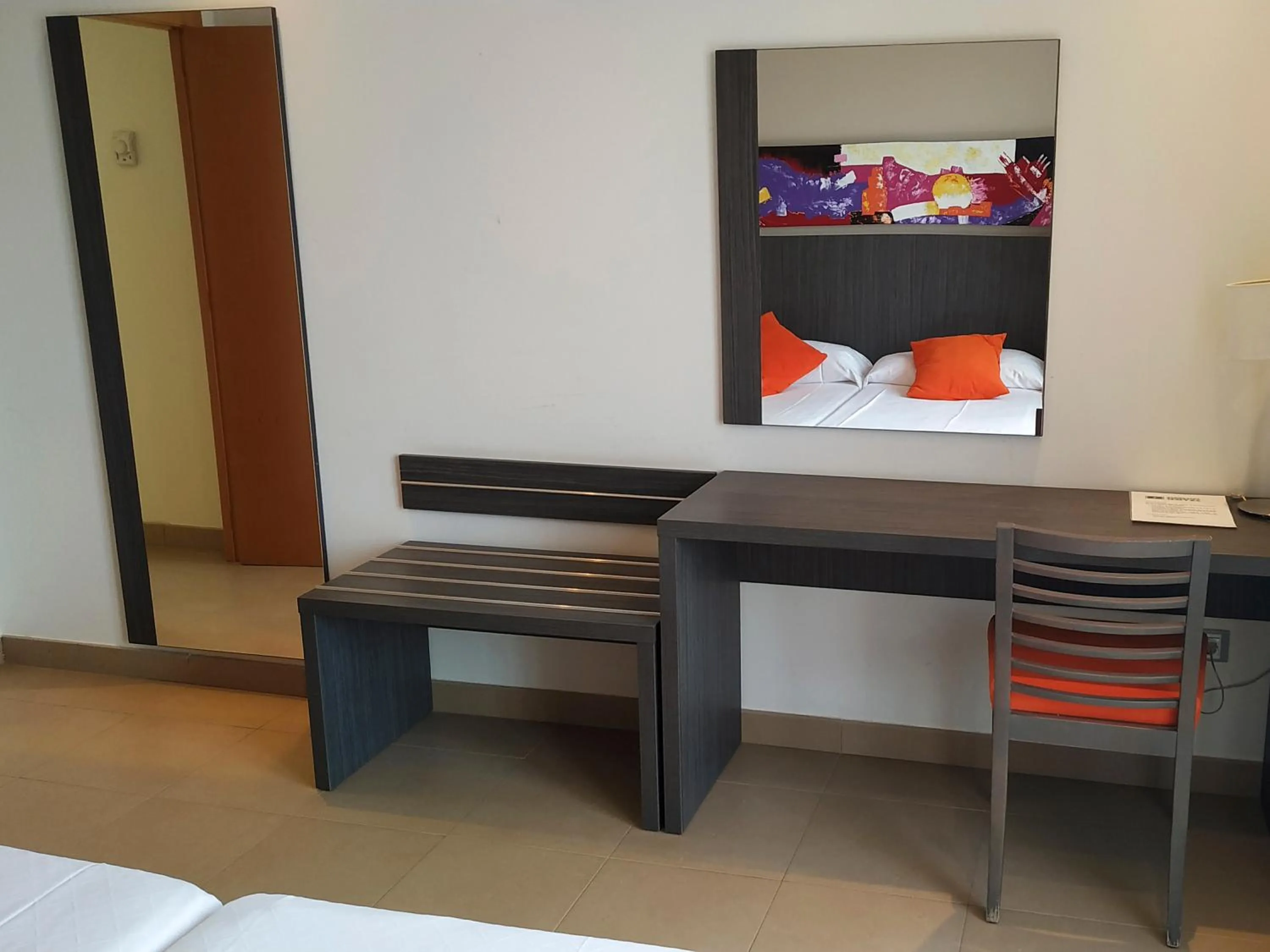 Seating area, Bed in Alcocebre Suites Hotel