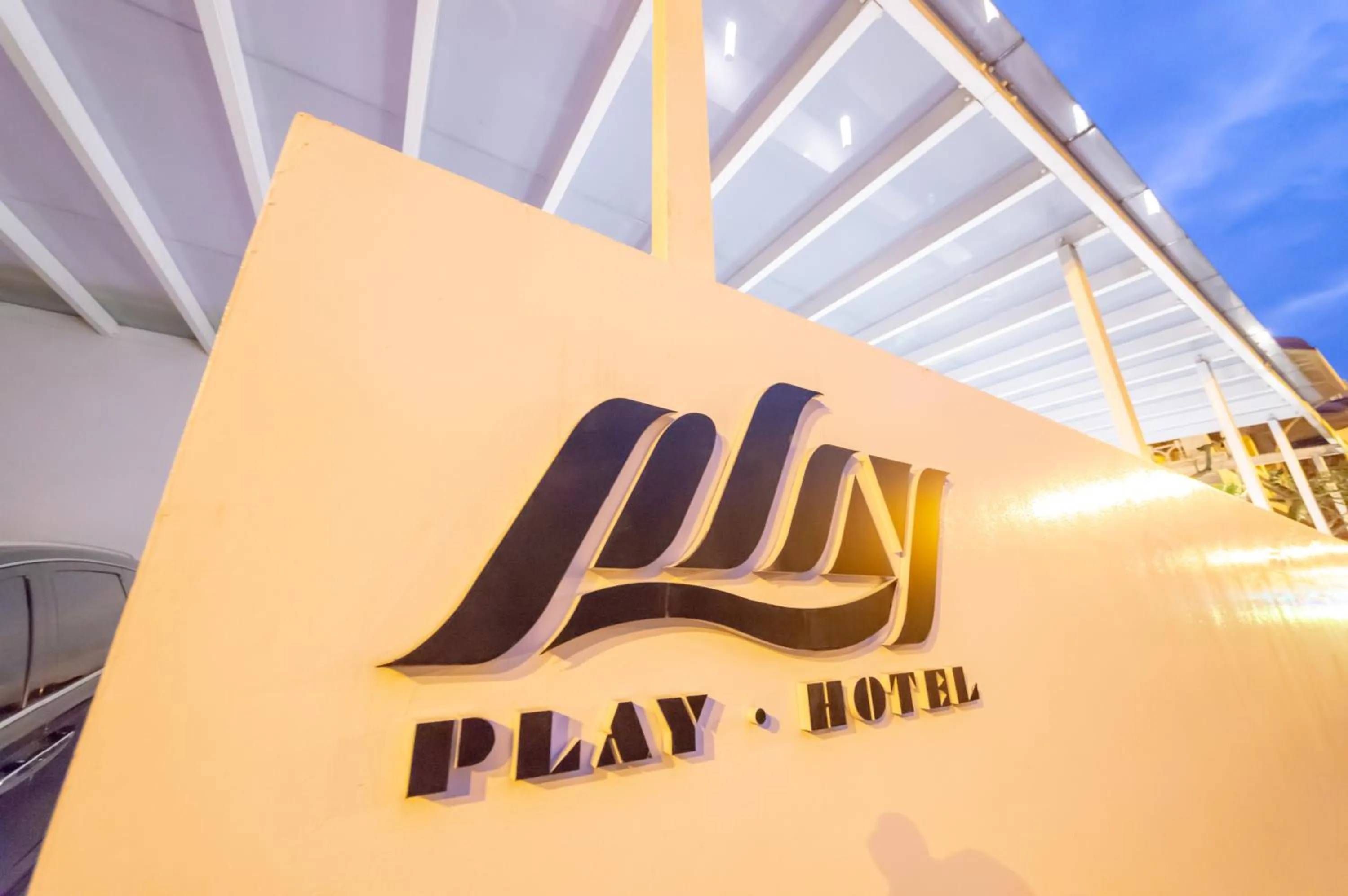 Play Hotel