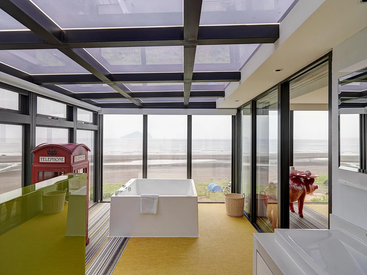 Bathroom, Bed in Play Hotel