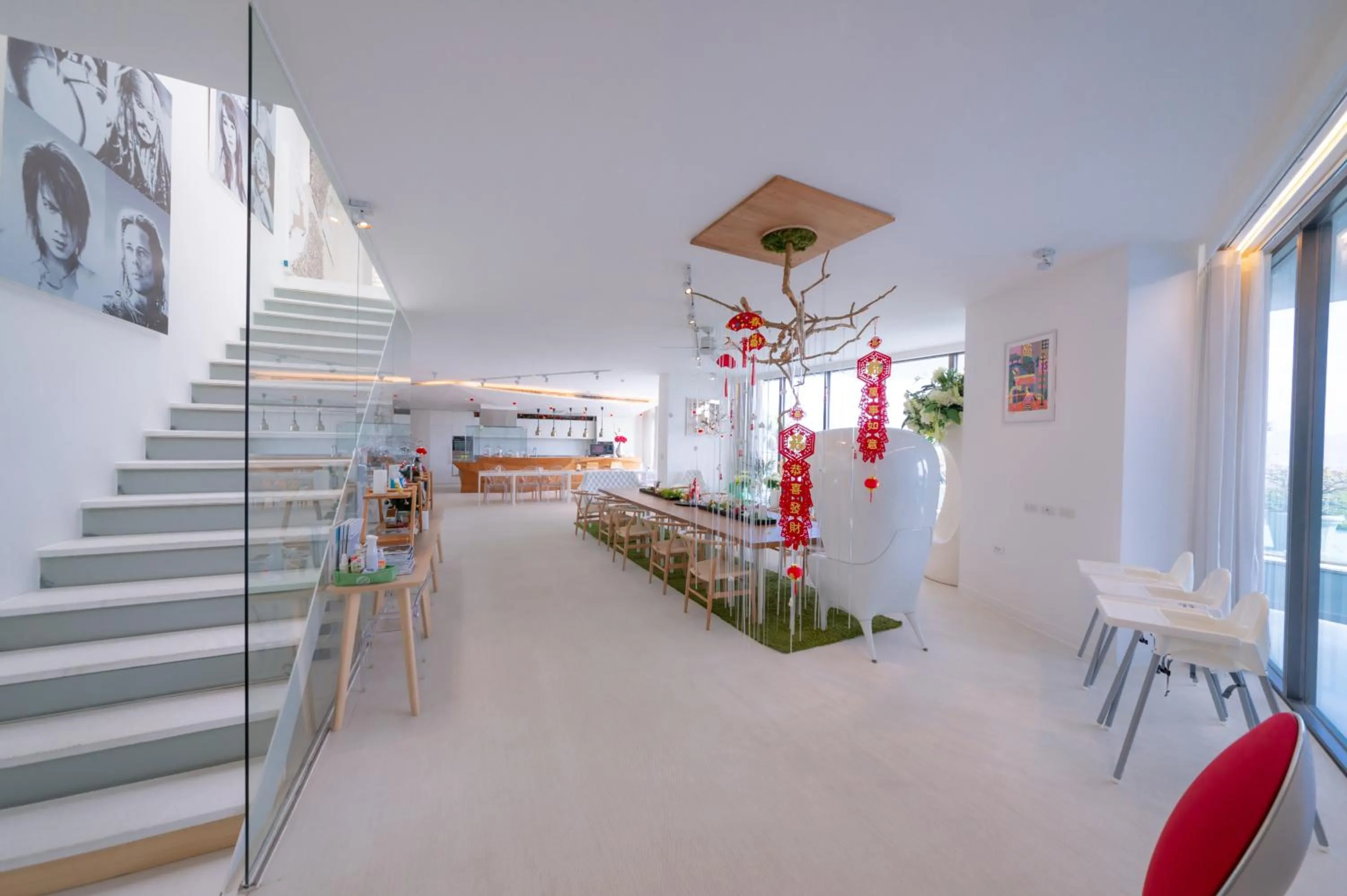 Restaurant/places to eat in Play Hotel