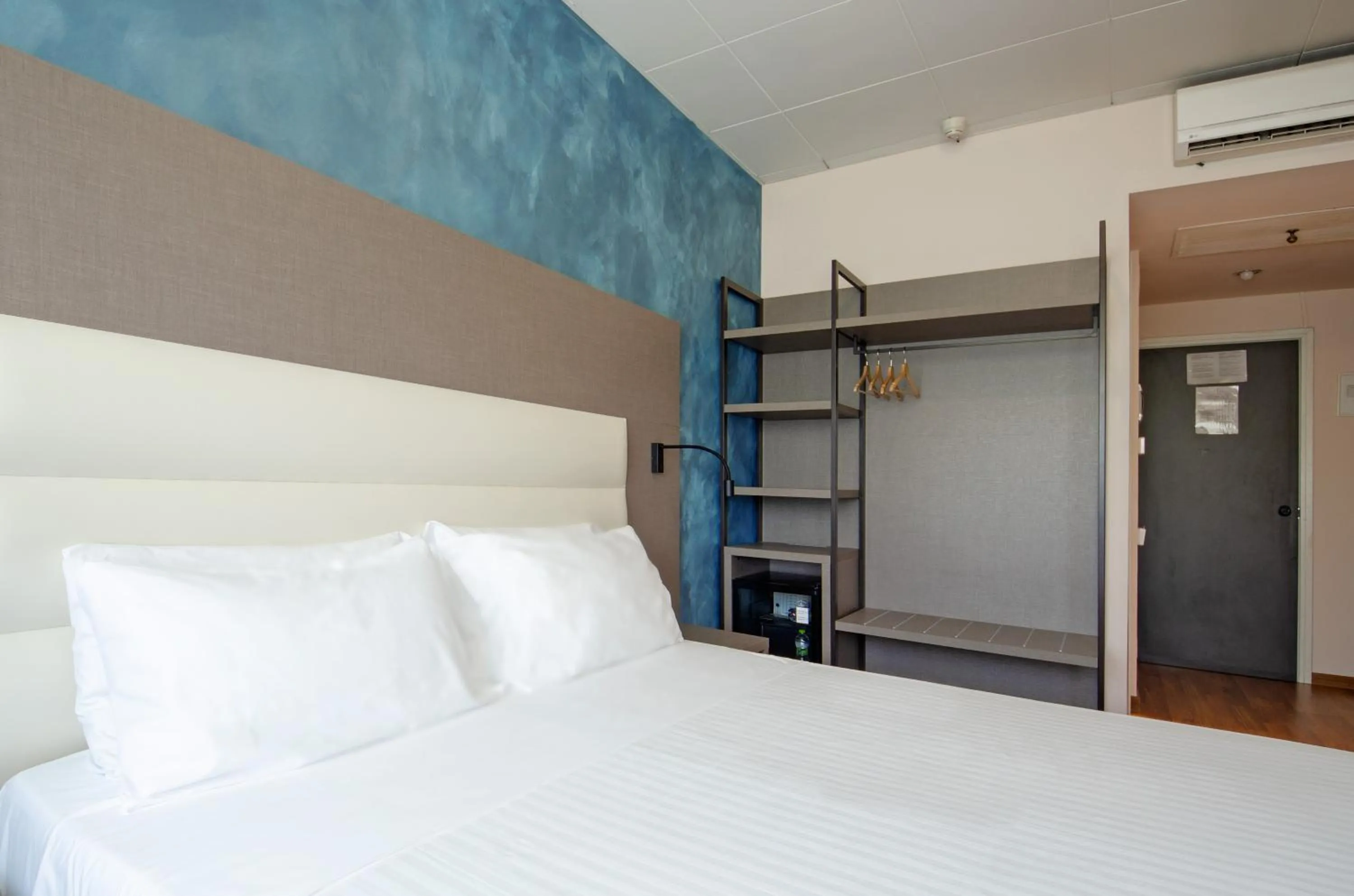 Photo of the whole room, Bed in Hotel Palace del Conero