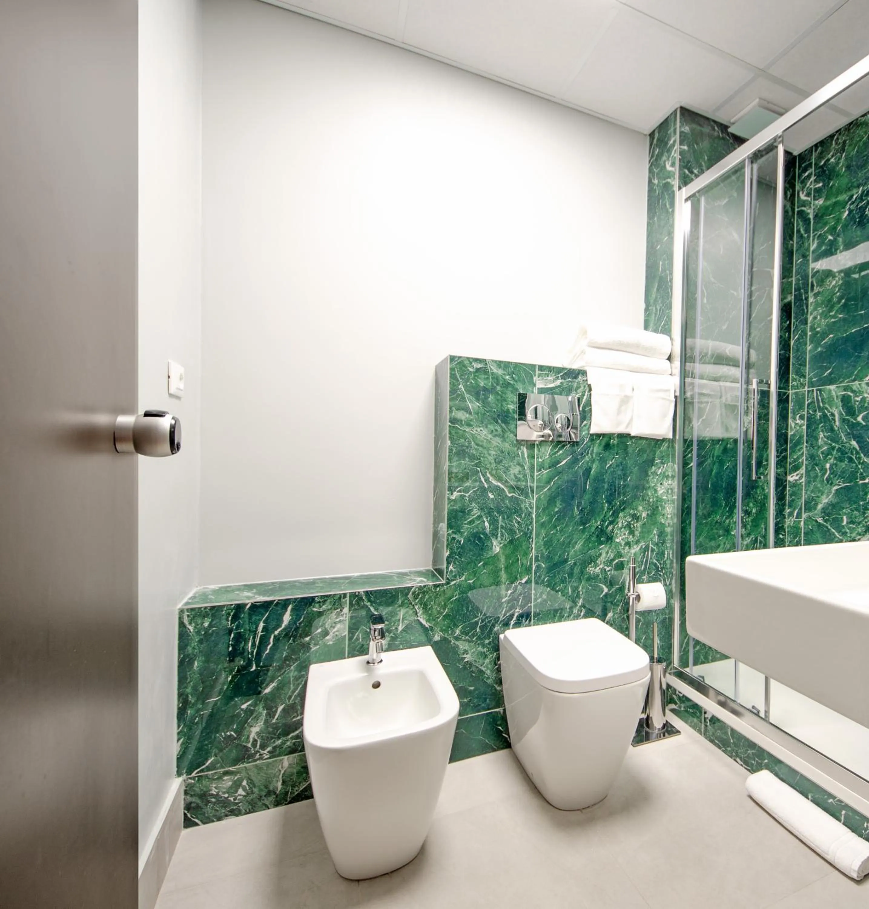 Shower in Hotel Palace del Conero