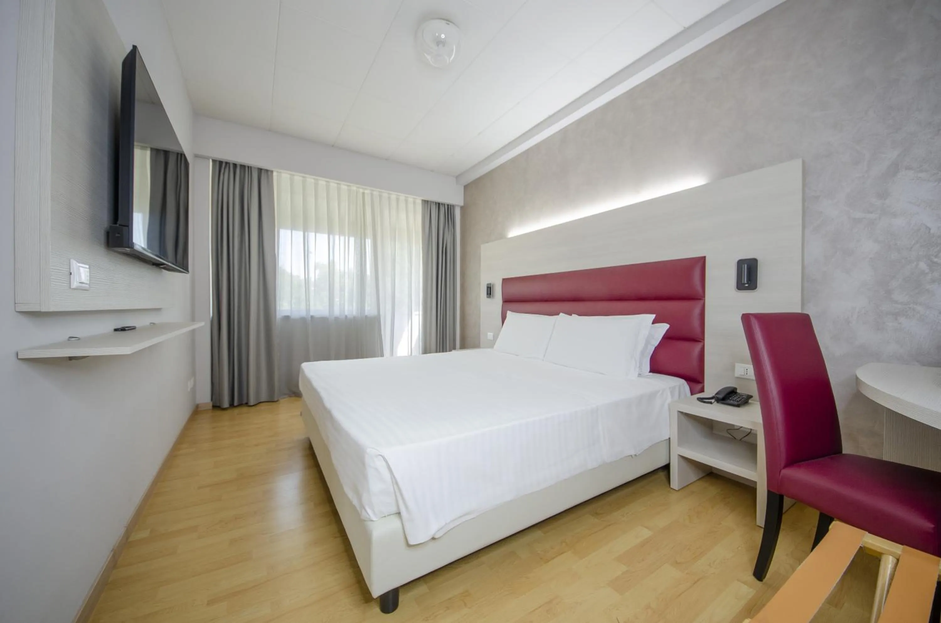 TV and multimedia, Bed in Hotel Palace del Conero