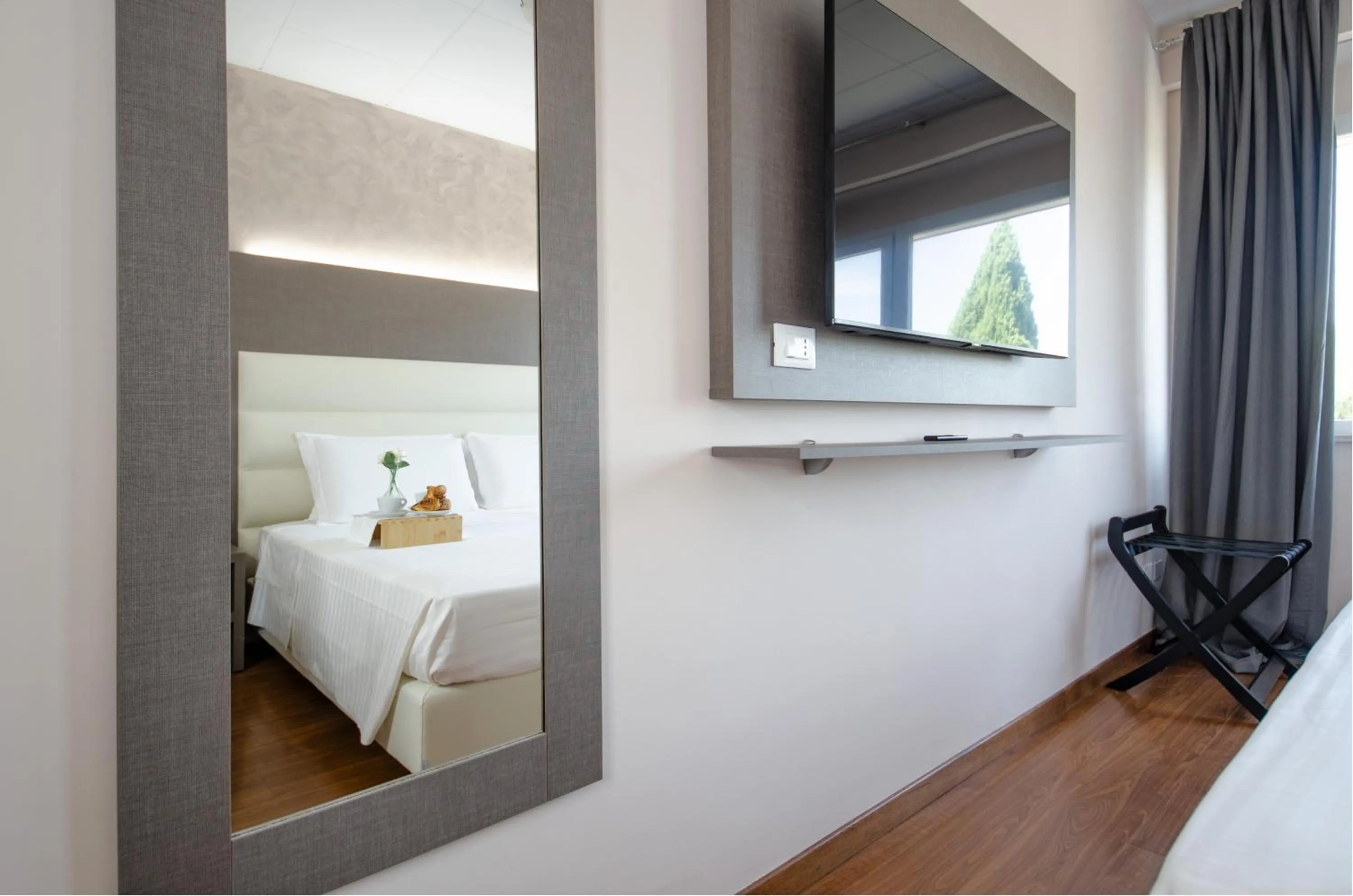 TV and multimedia, Bed in Hotel Palace del Conero