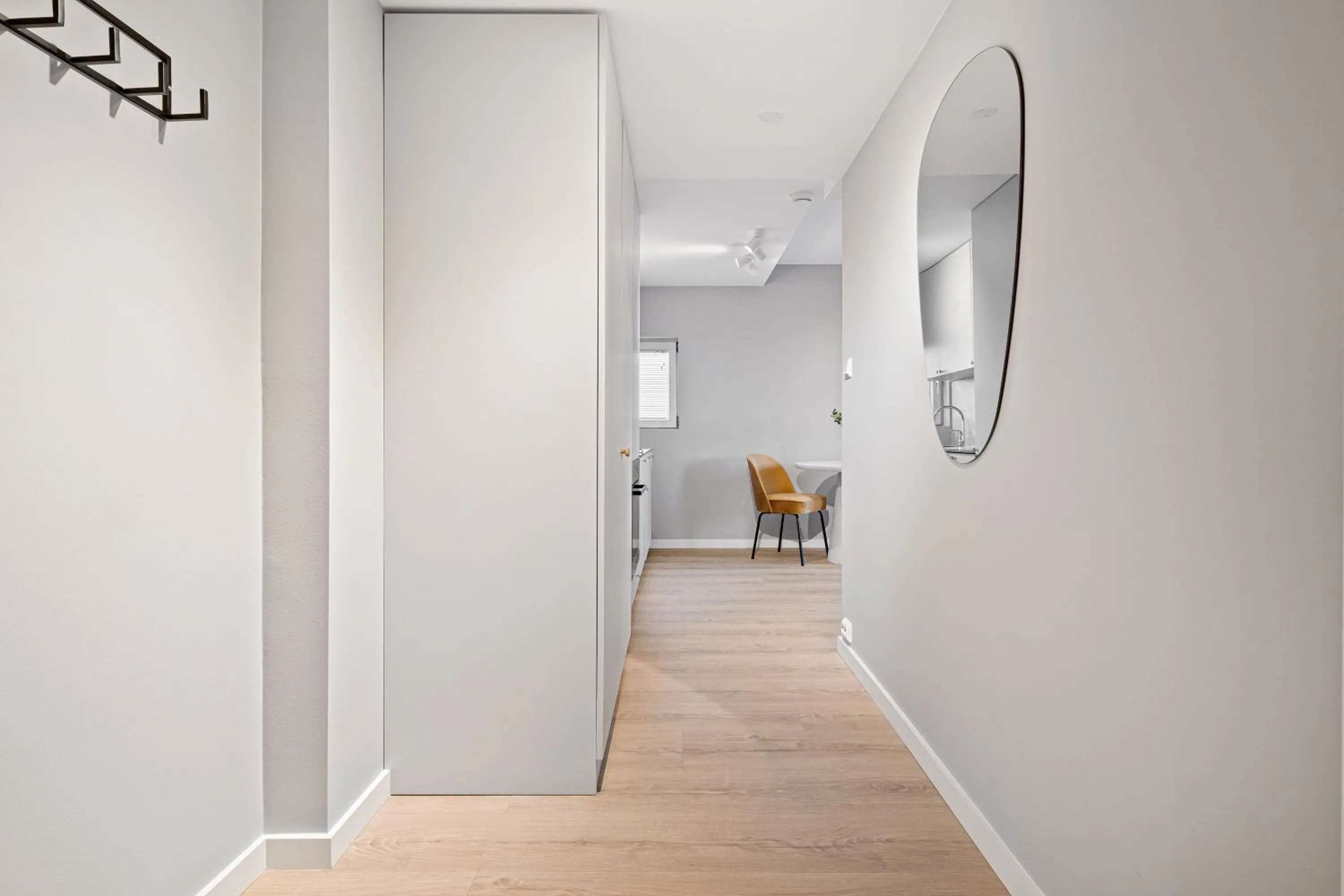 wardrobe in Bjørvika Apartments - Sirkus Renaa