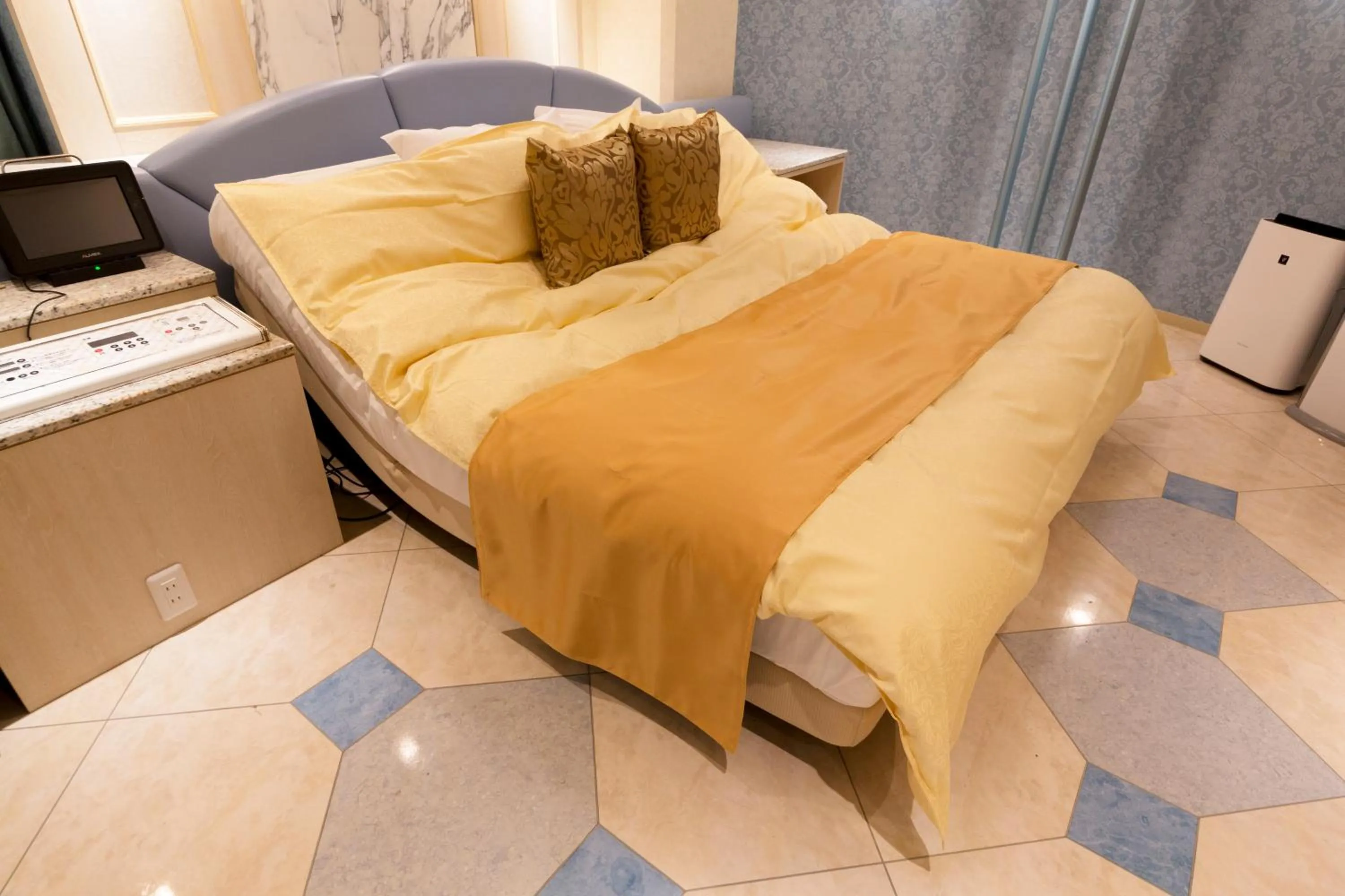 Bed in Hotel Luna Ikeda (Adult Only)