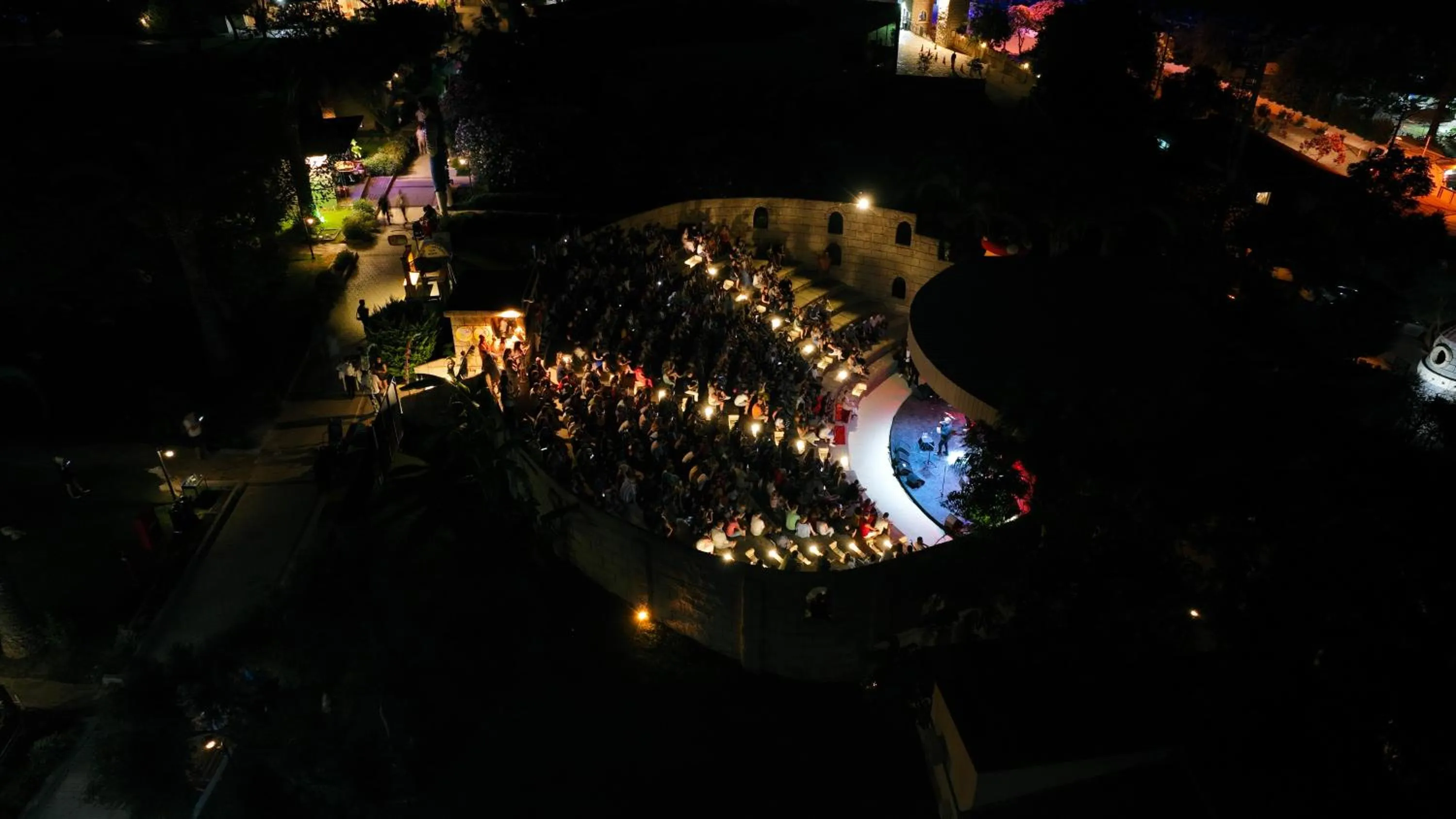 Night in Club Resort Atlantis