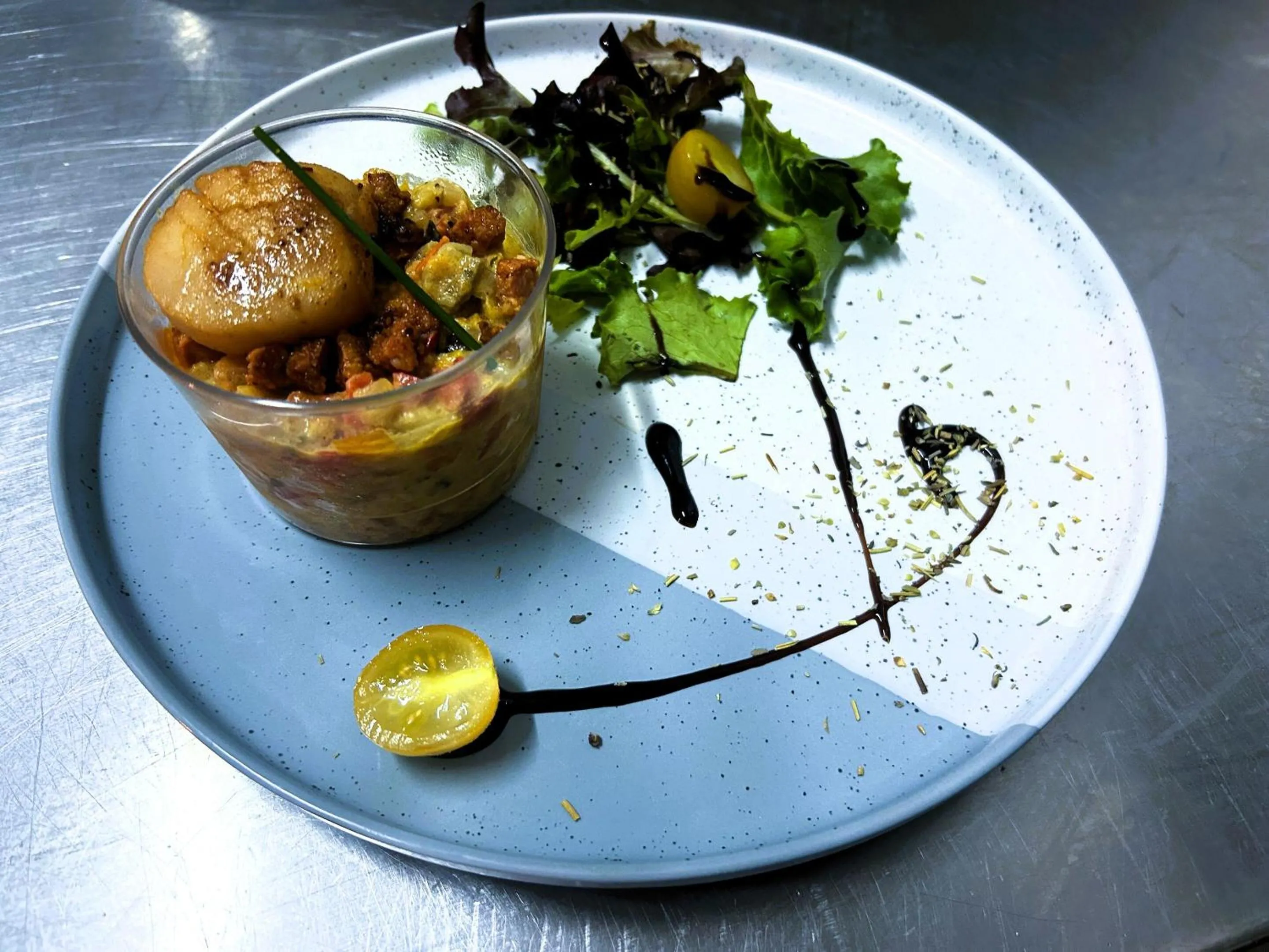 Kitchen or kitchenette in Gabrielle hôtel