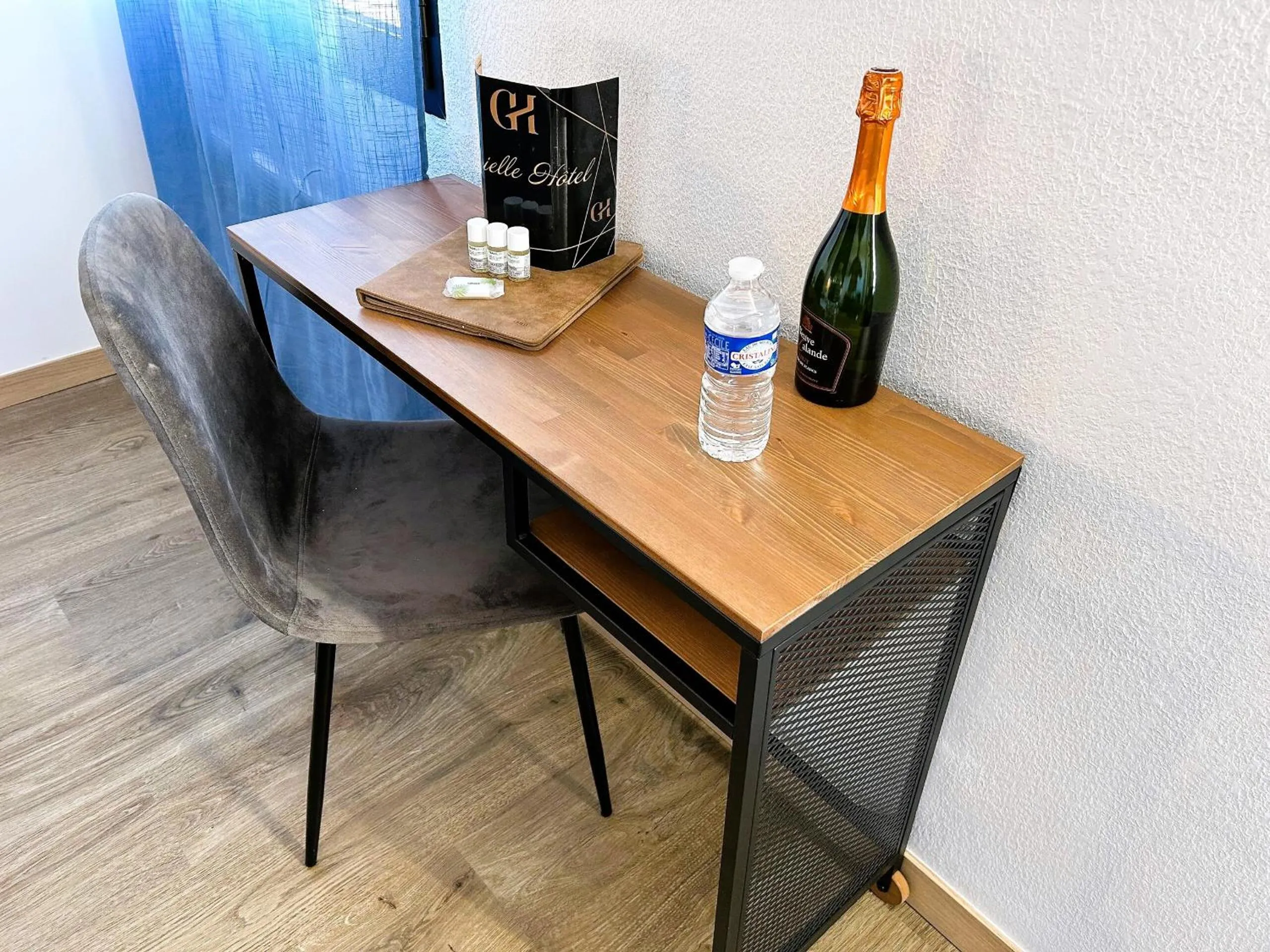 Bedroom in Gabrielle hôtel