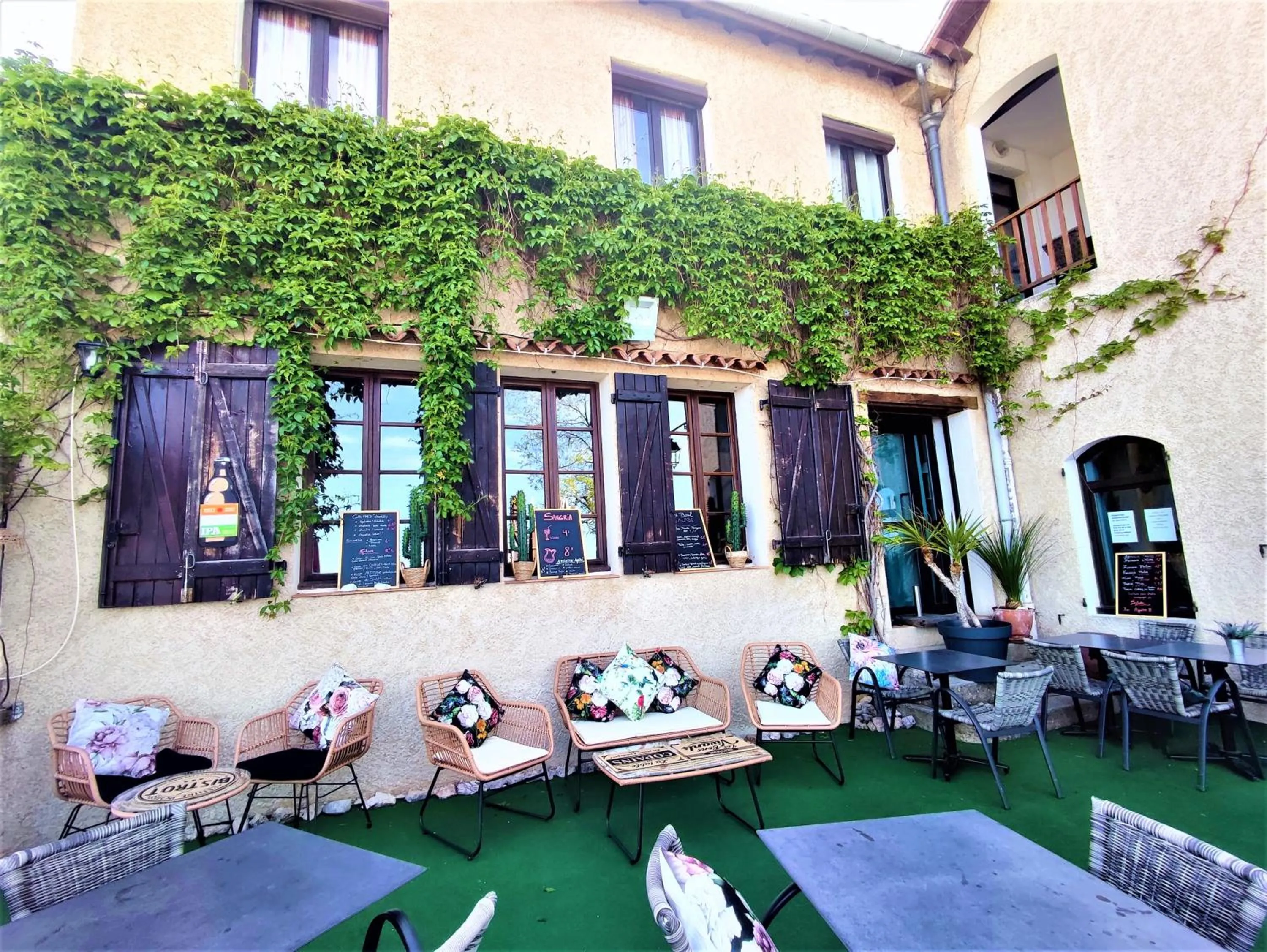 Lounge or bar in Gabrielle hôtel