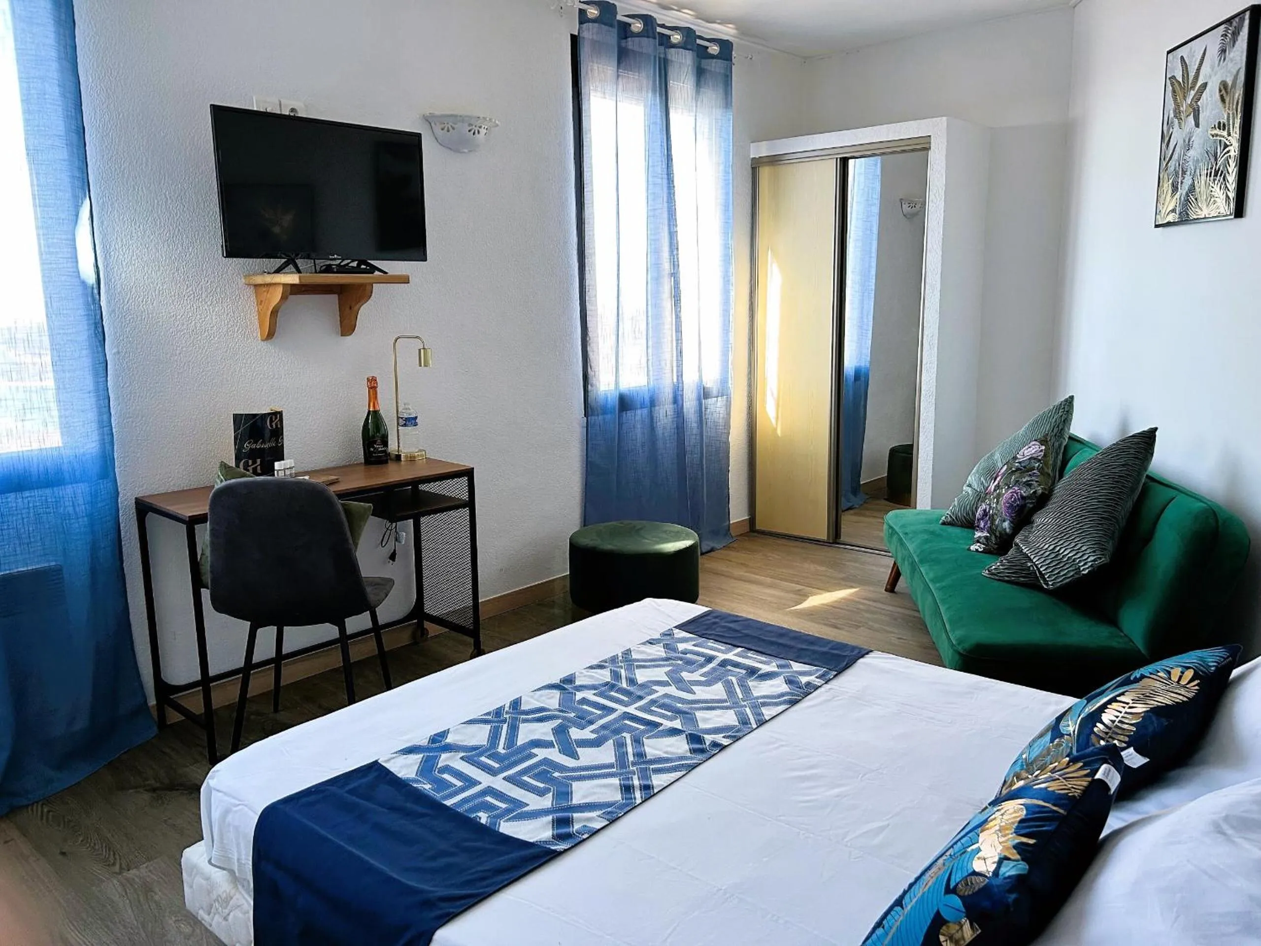 Bedroom, Bed in Gabrielle hôtel