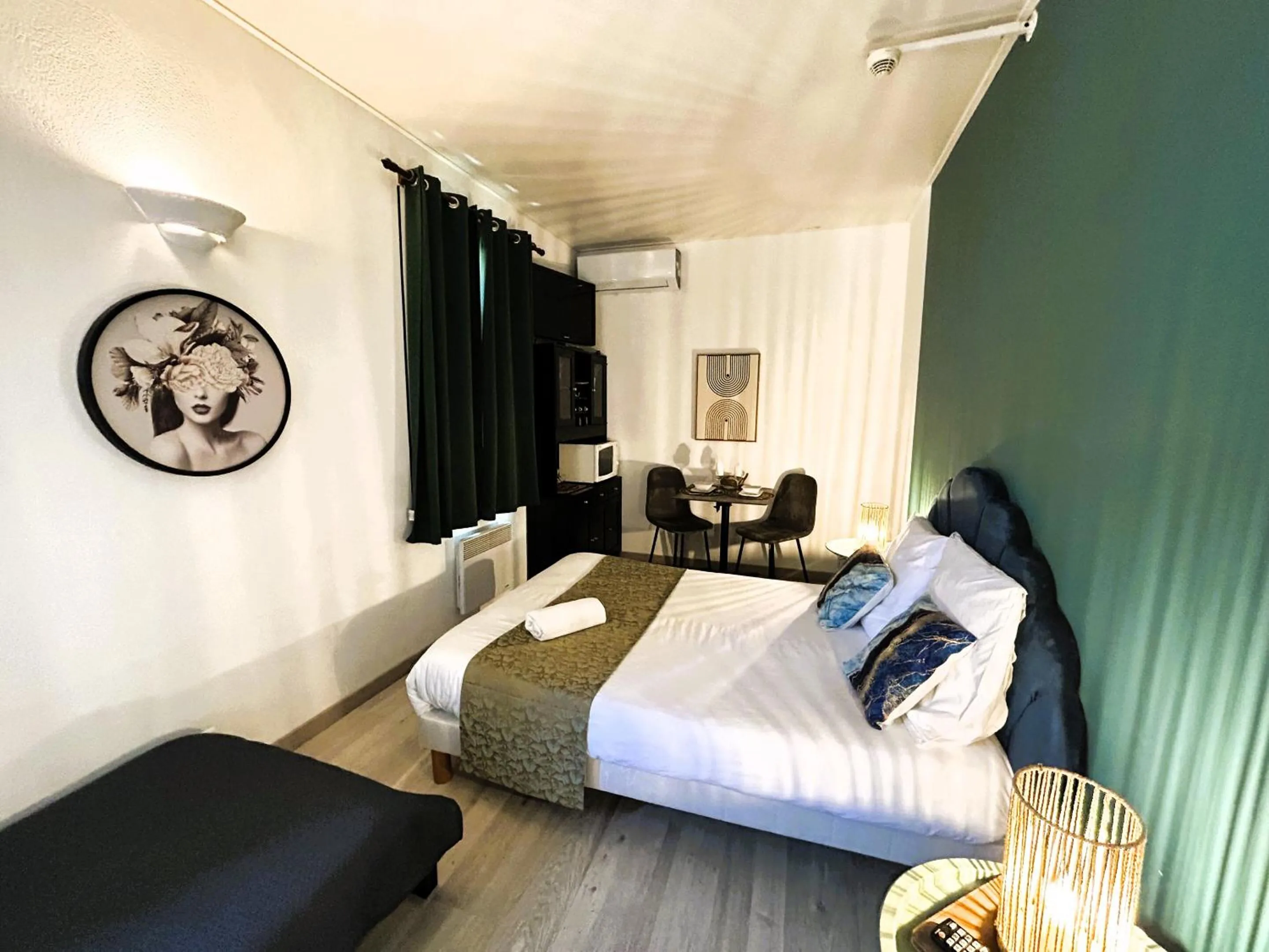 Bedroom, Bed in Gabrielle hôtel