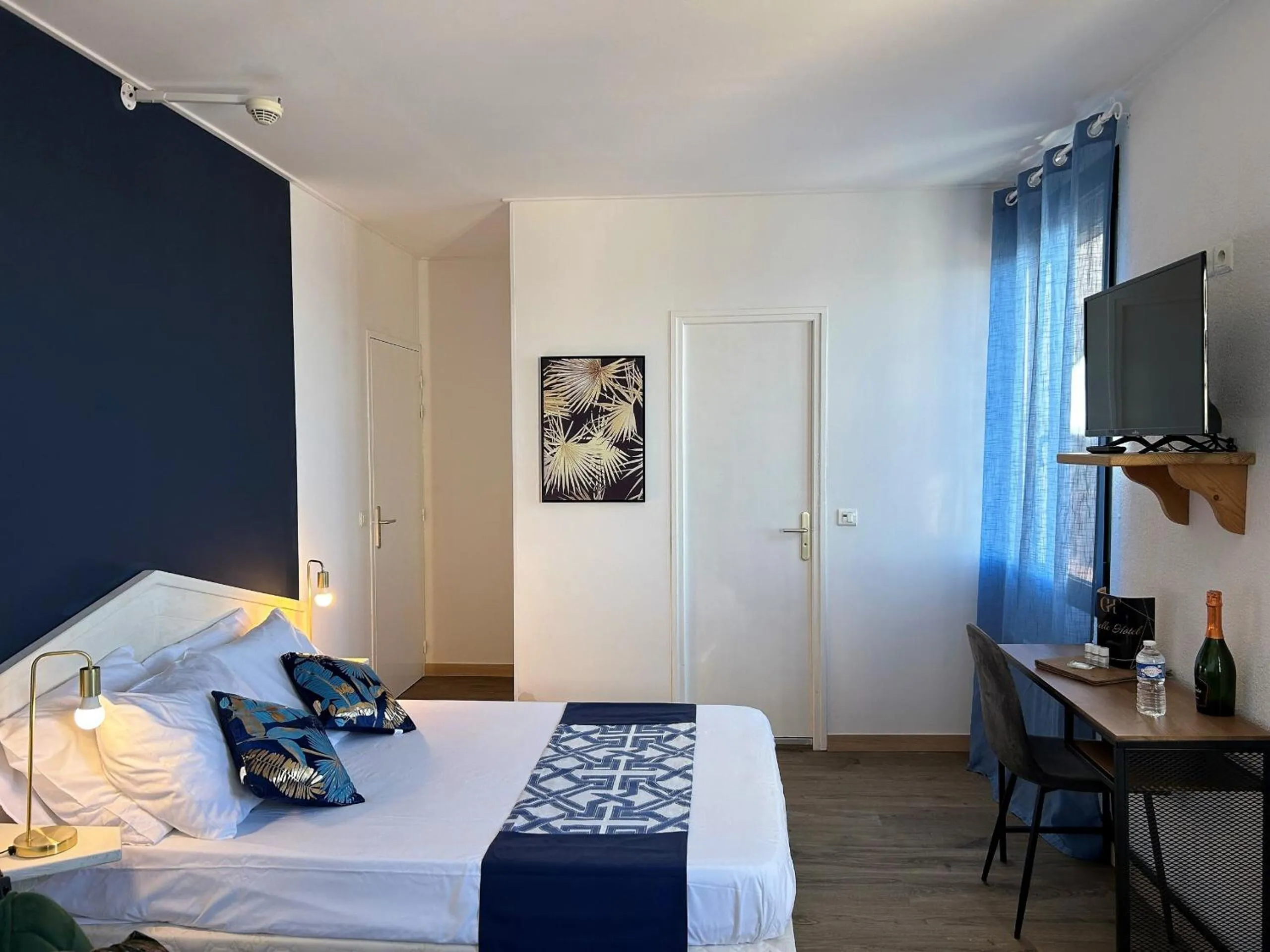 Bedroom, Bed in Gabrielle hôtel