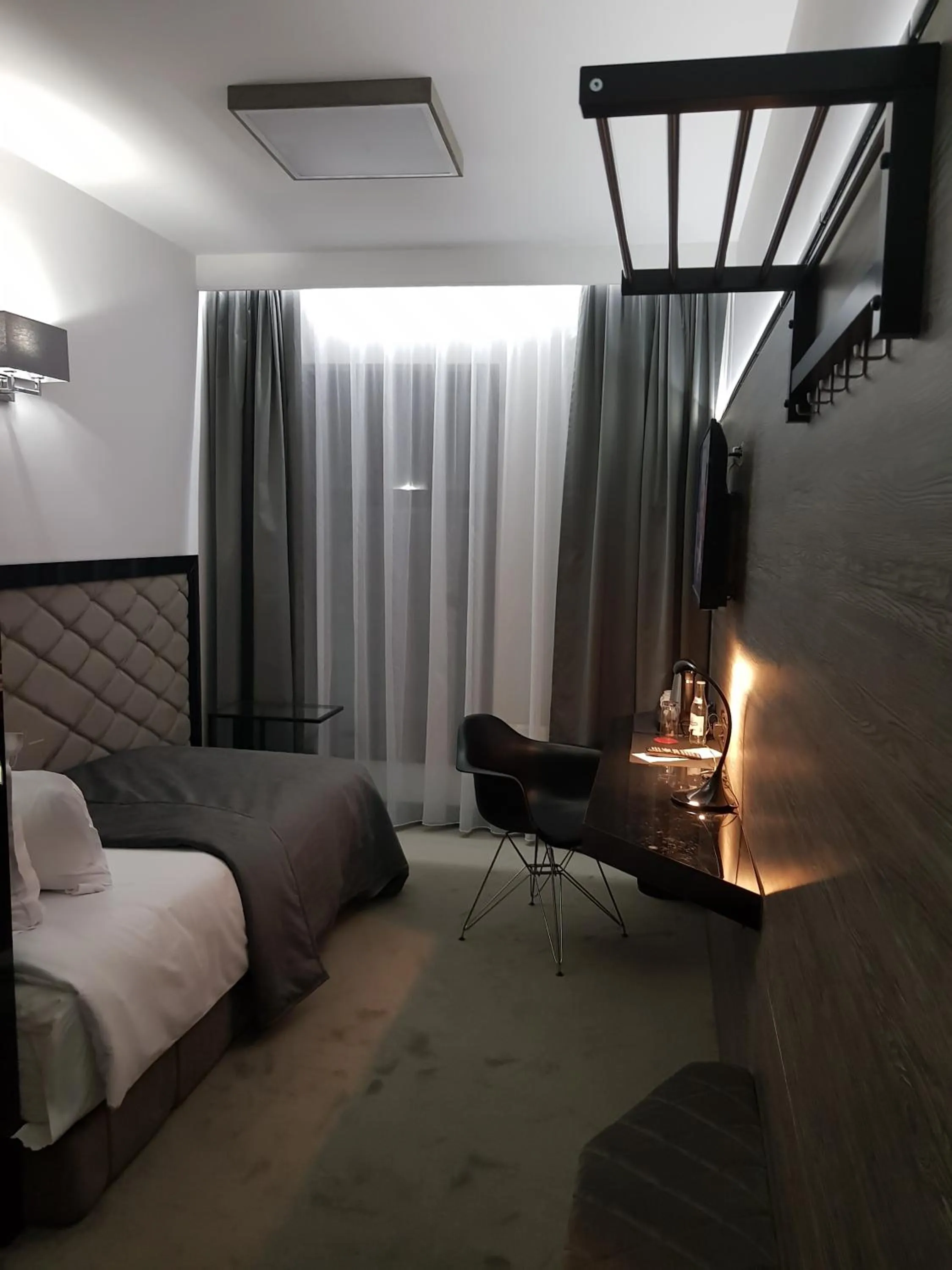 Photo of the whole room, Bed in Hotel Fado