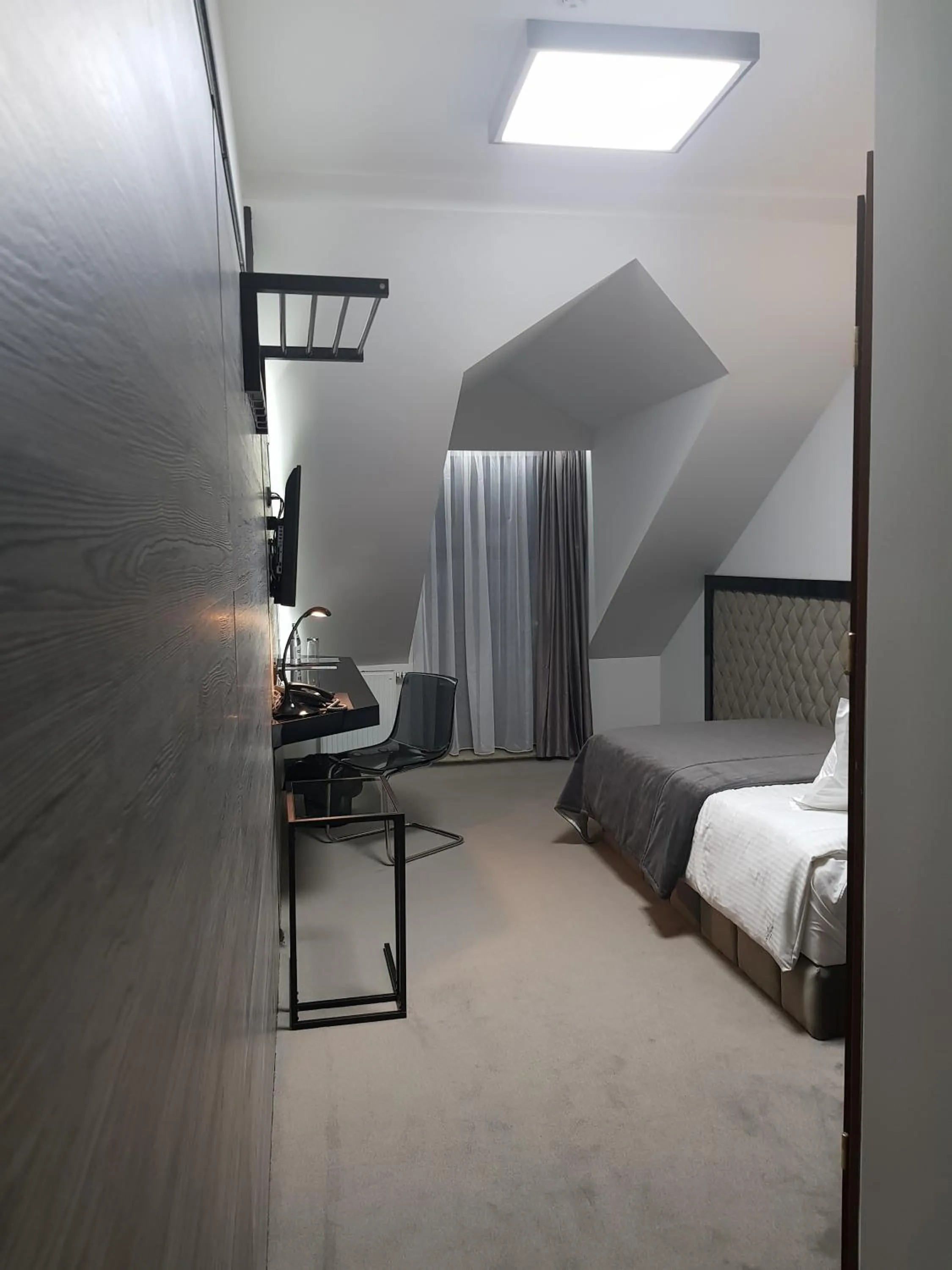 Photo of the whole room, Bed in Hotel Fado