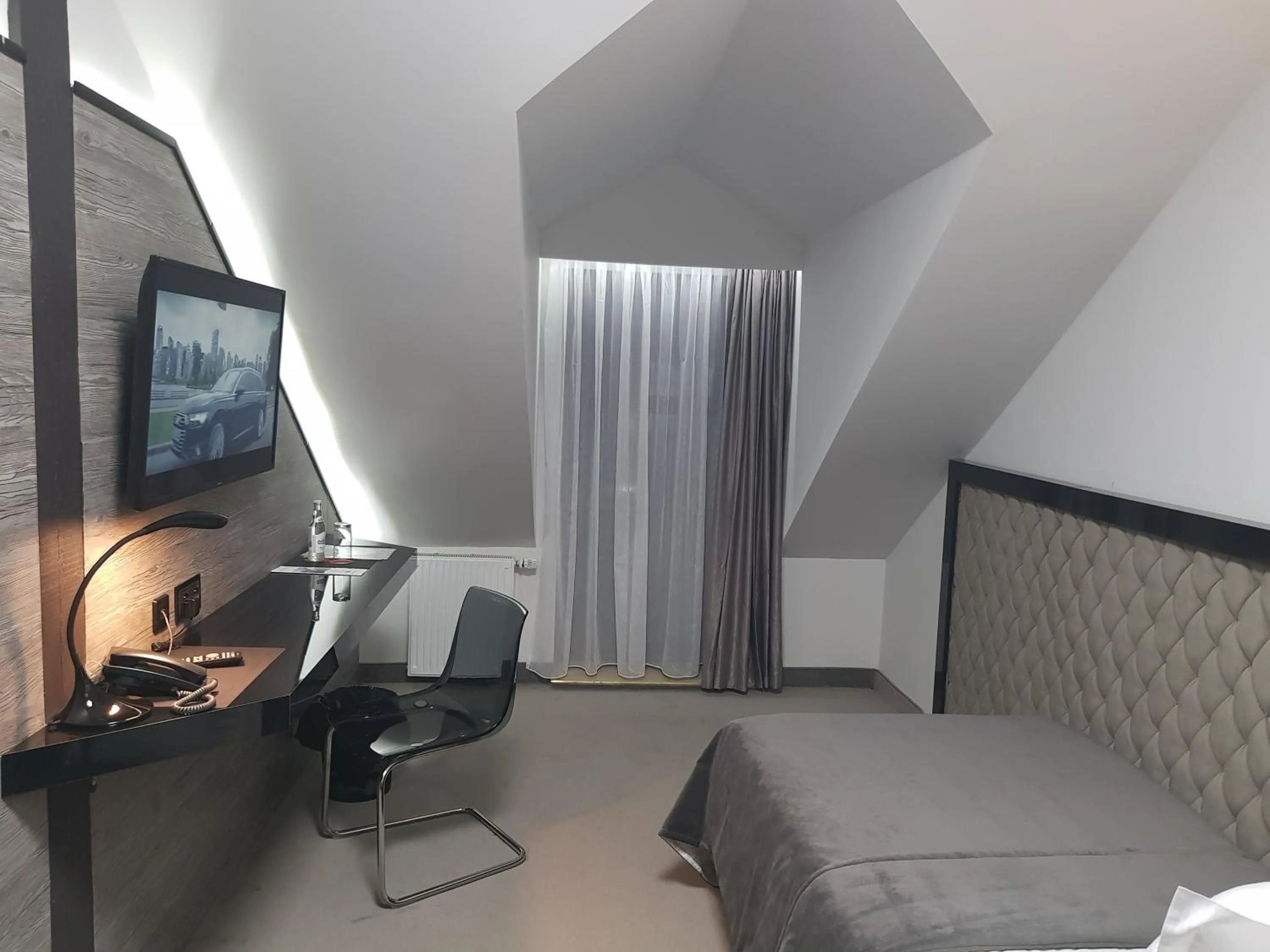 Photo of the whole room, Bed in Hotel Fado