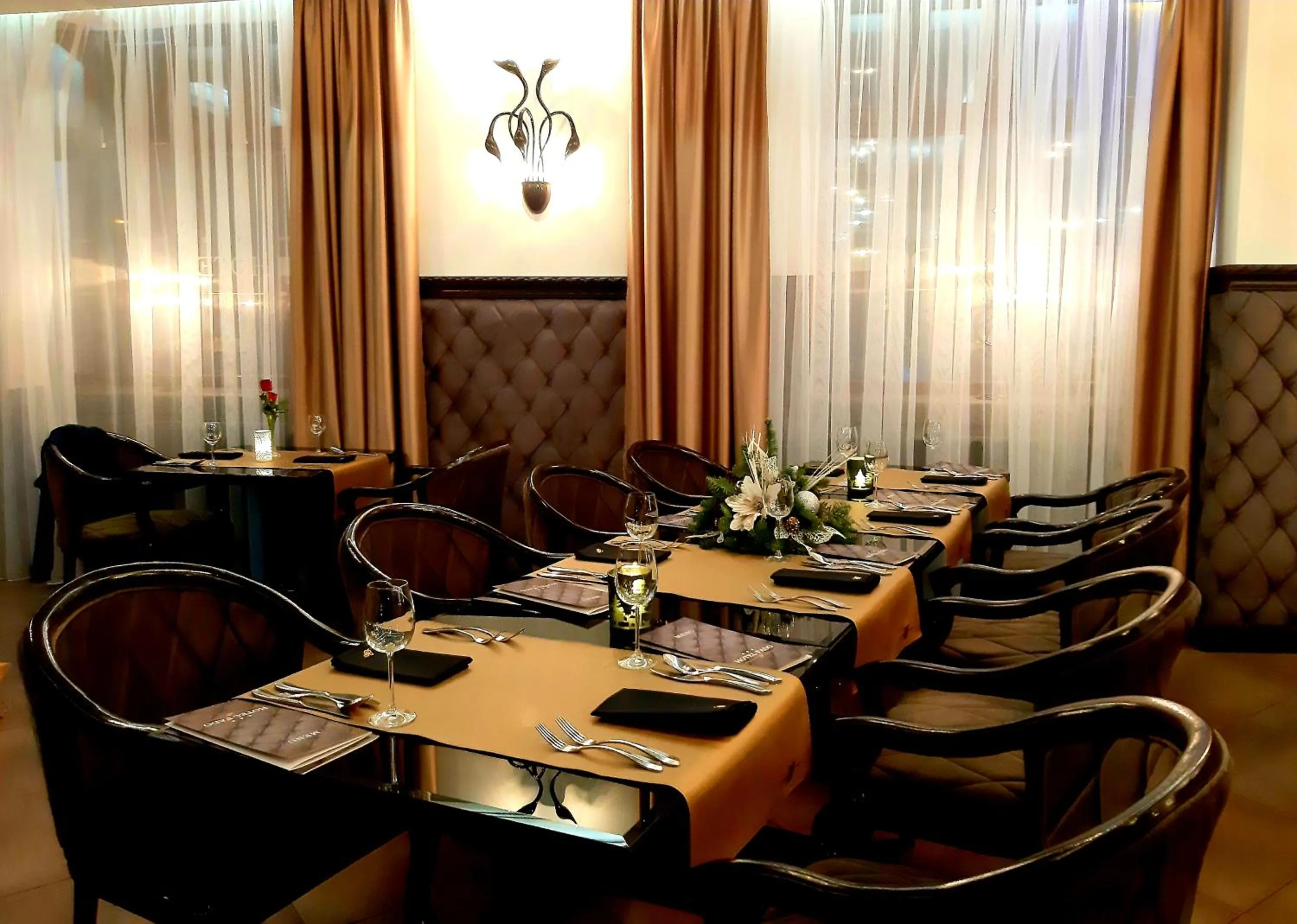 Restaurant/places to eat in Hotel Fado