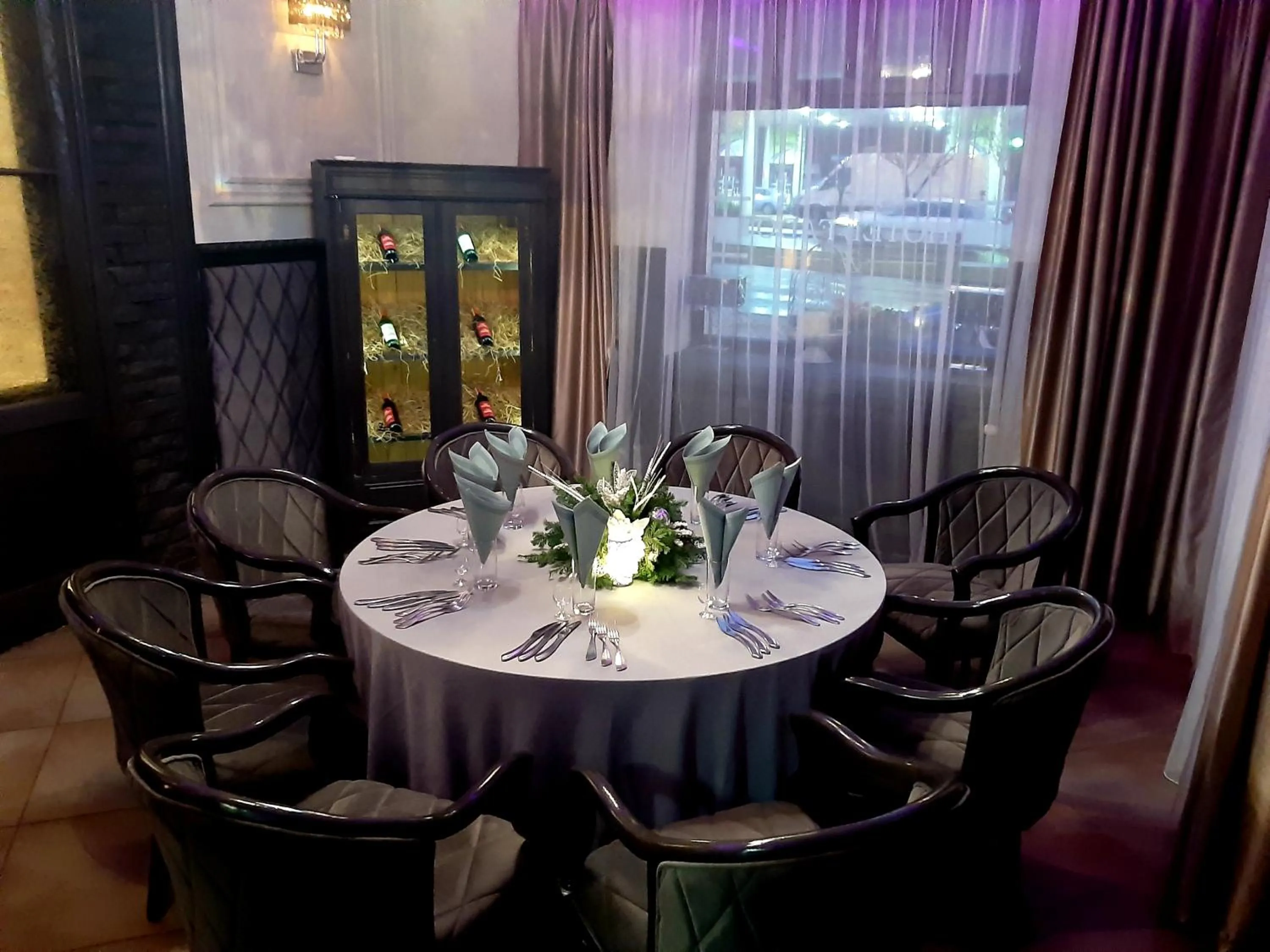 Restaurant/places to eat in Hotel Fado