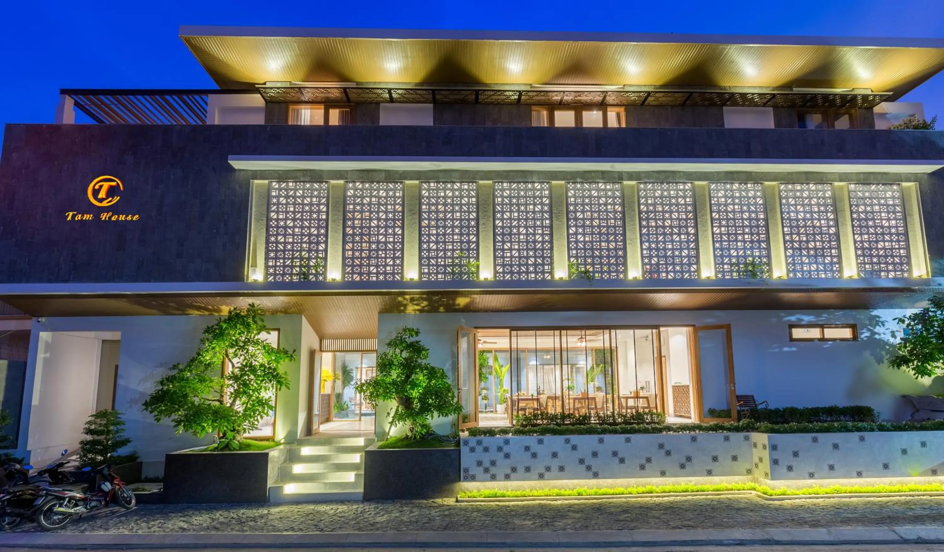 Facade/entrance in Tam House Villa Hotel