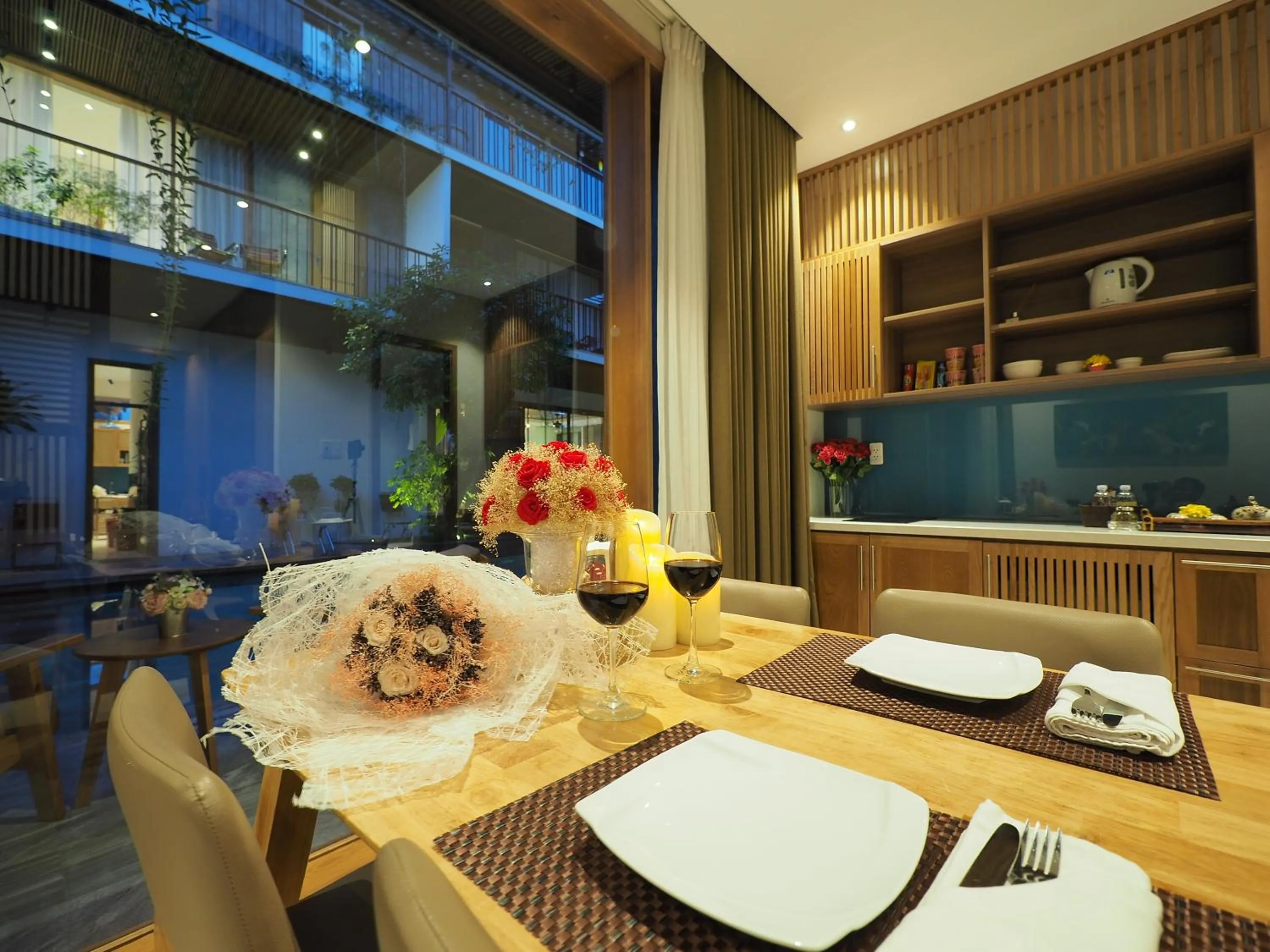 Dining area in Tam House Villa Hotel