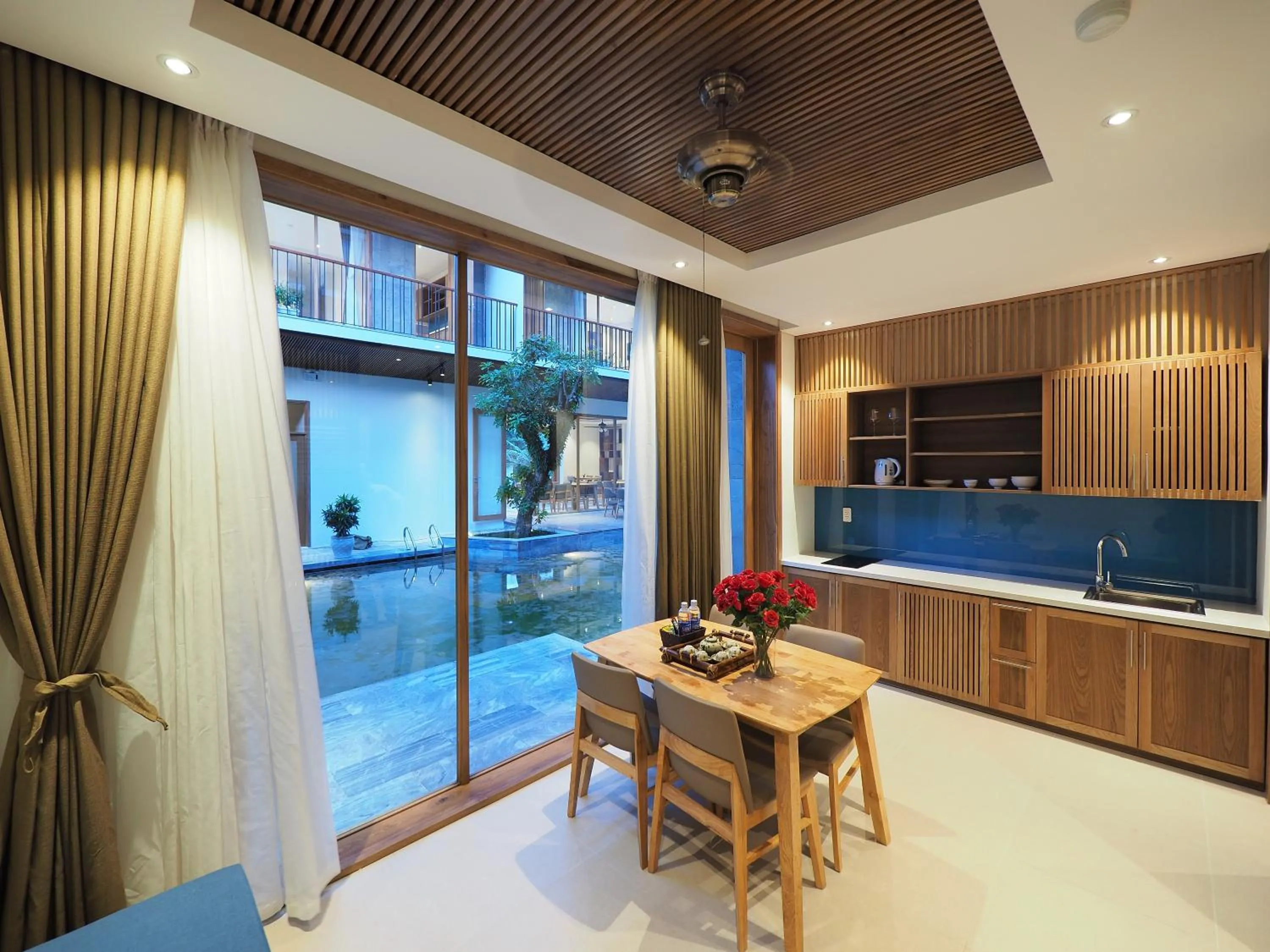 Pool view in Tam House Villa Hotel