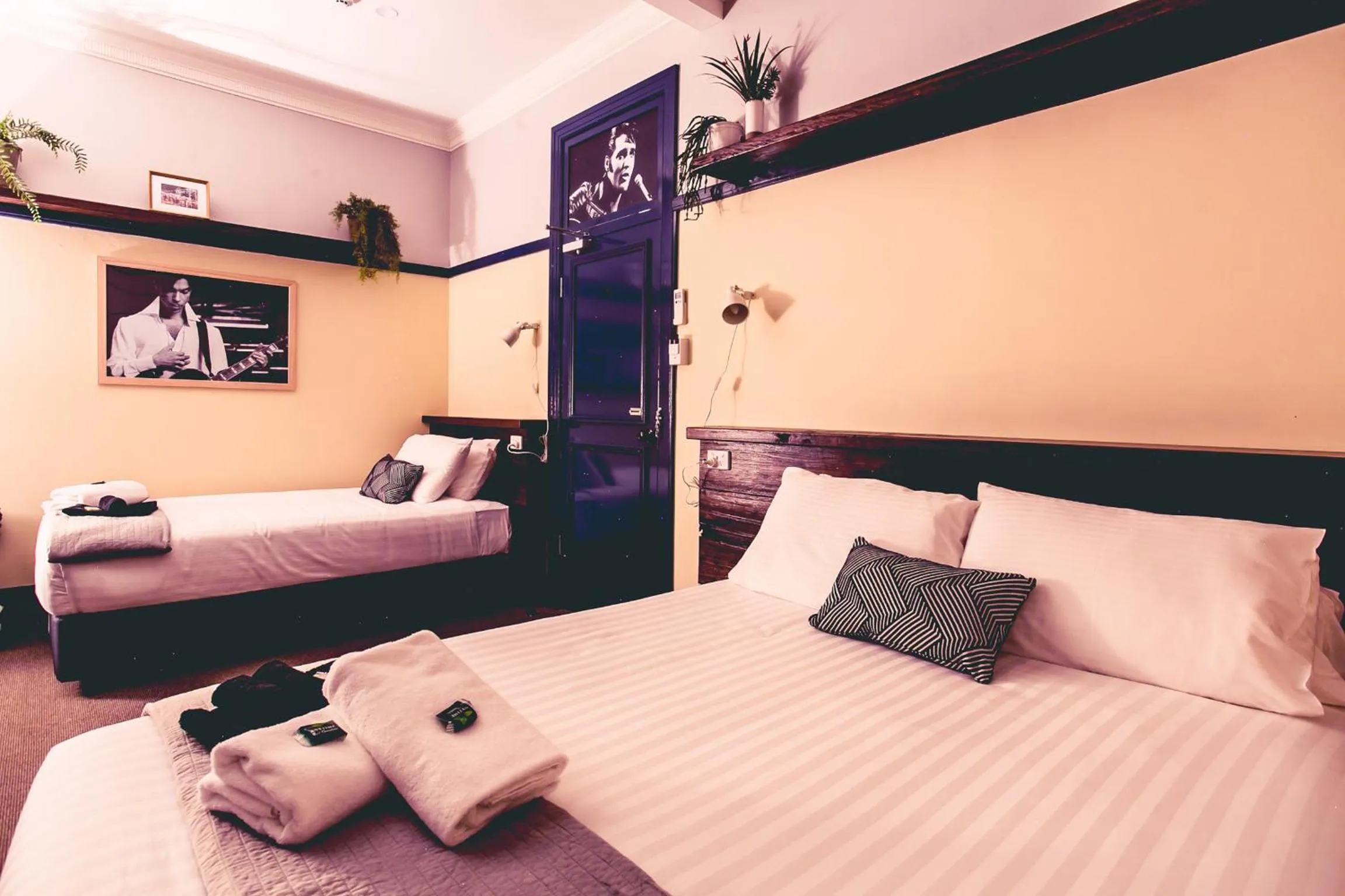 Photo of the whole room, Bed in The Greenroof