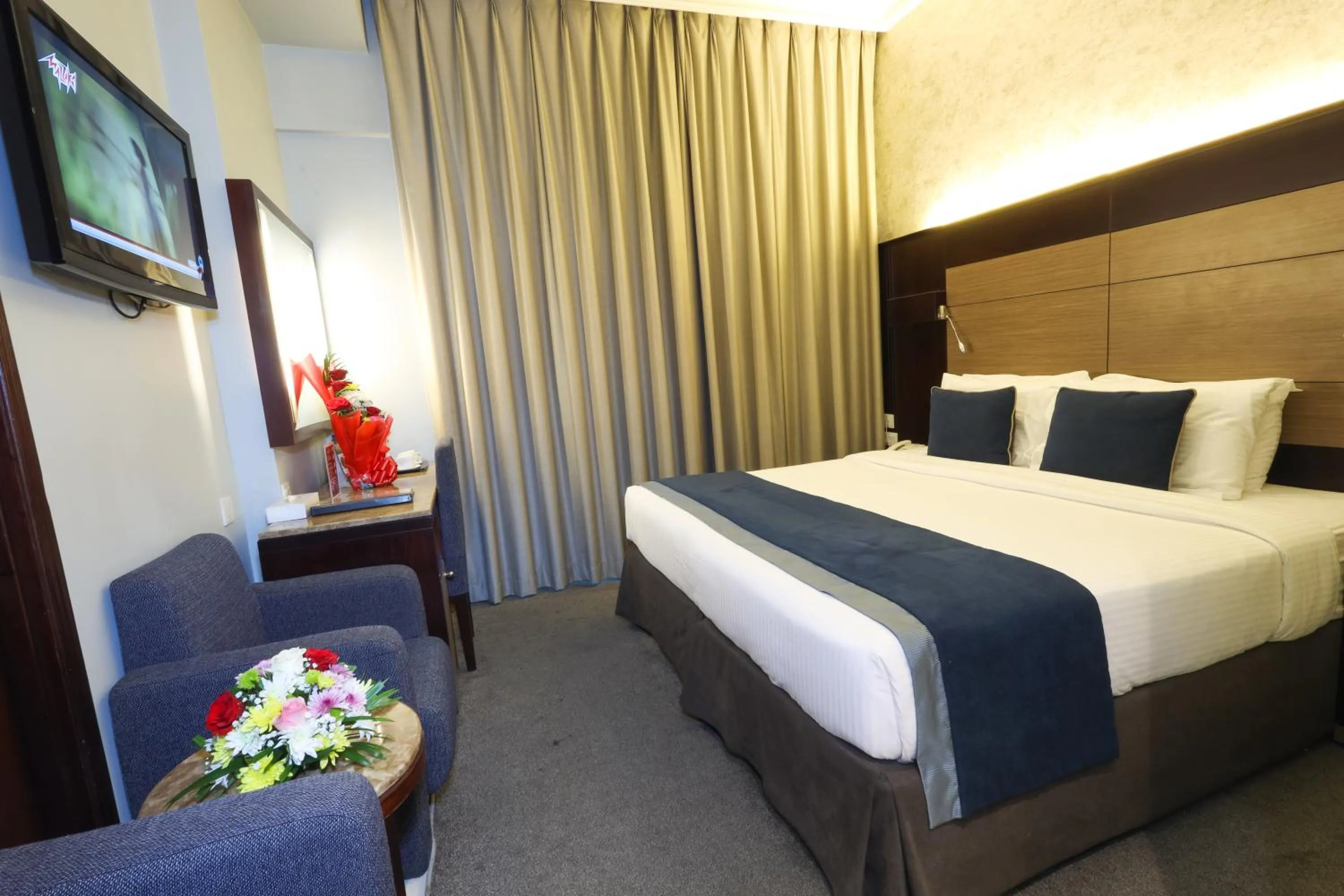 Bedroom, Bed in Fortune Grand Hotel