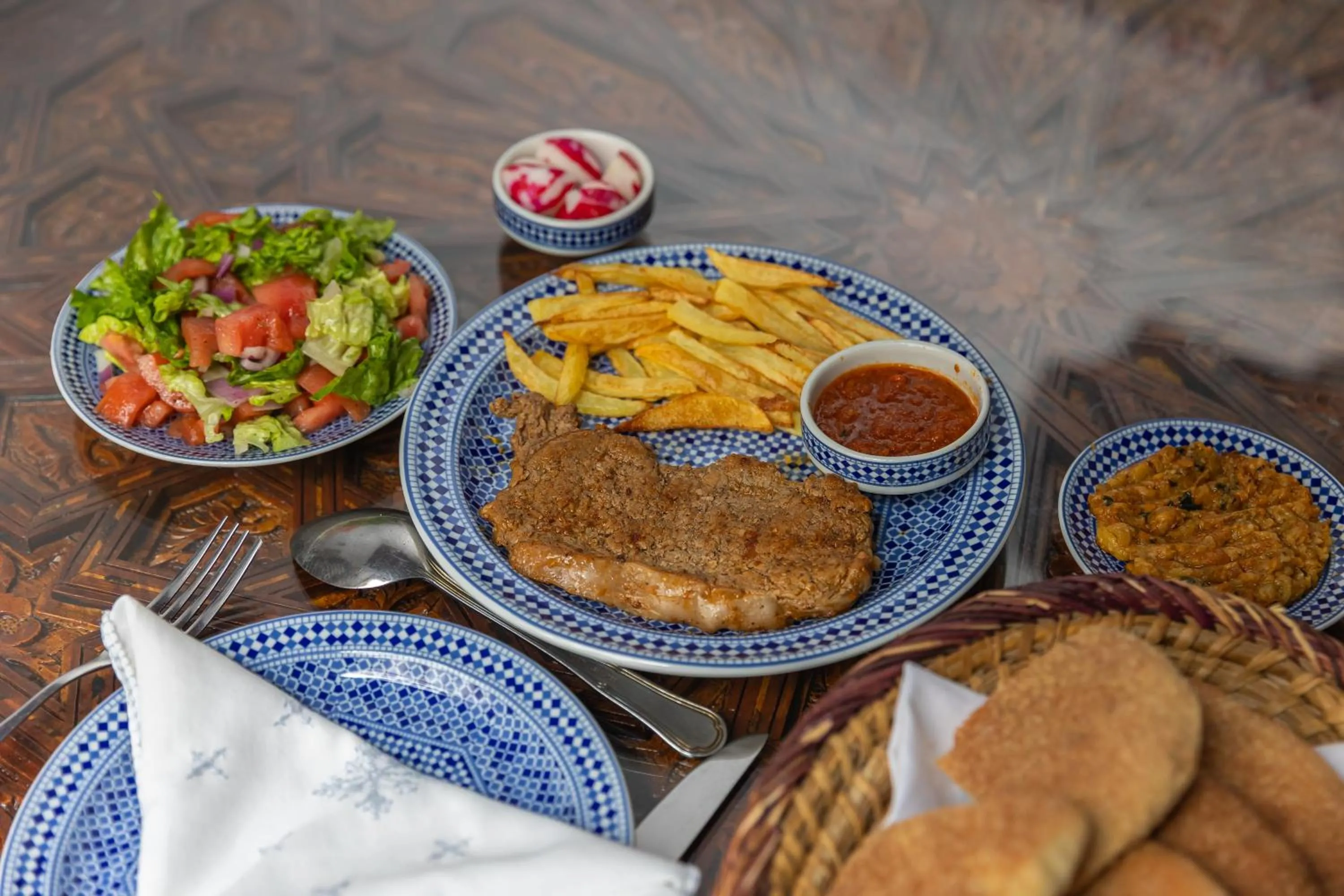 Restaurant/places to eat in Riad Ghita