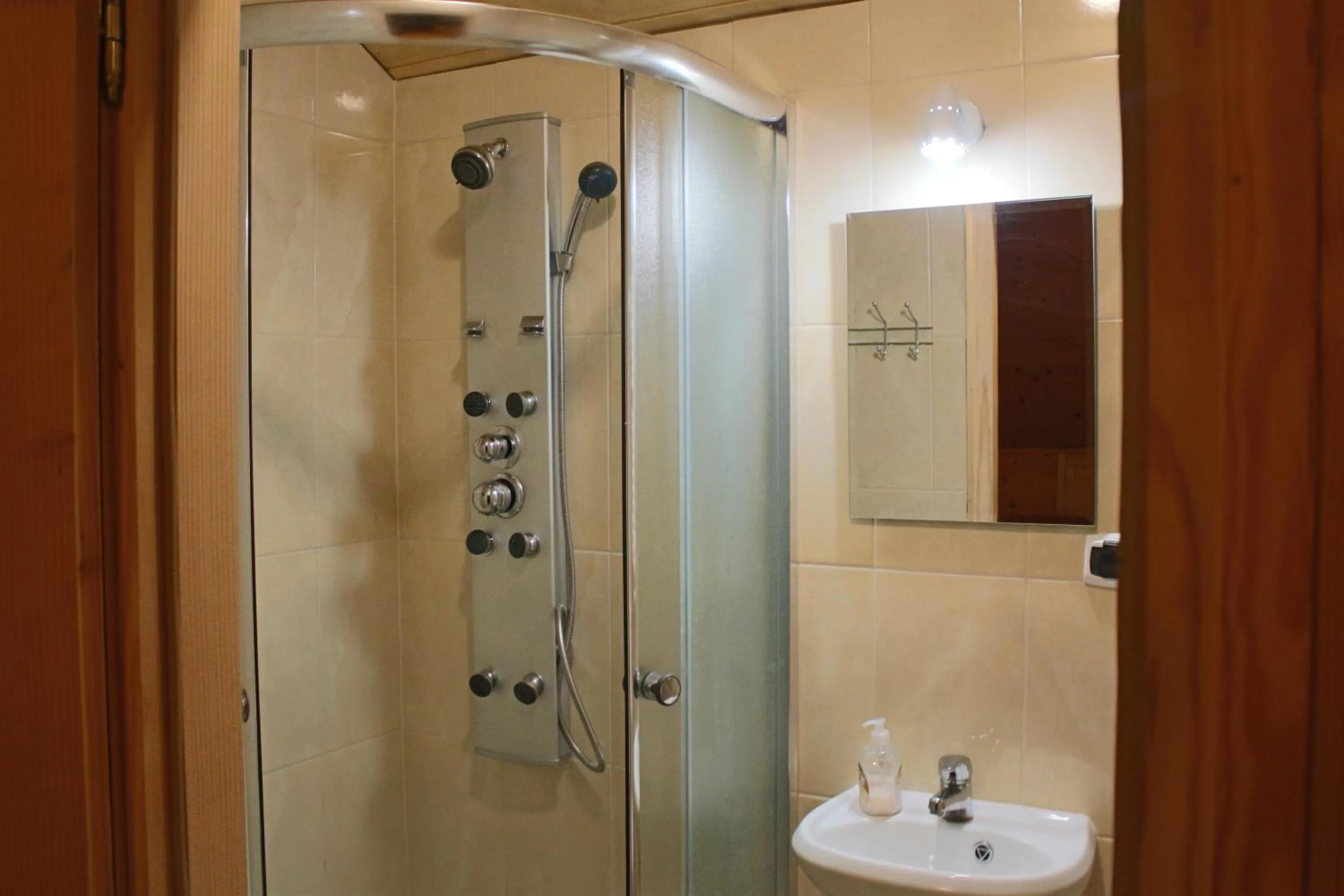 Shower in Grand Panorama