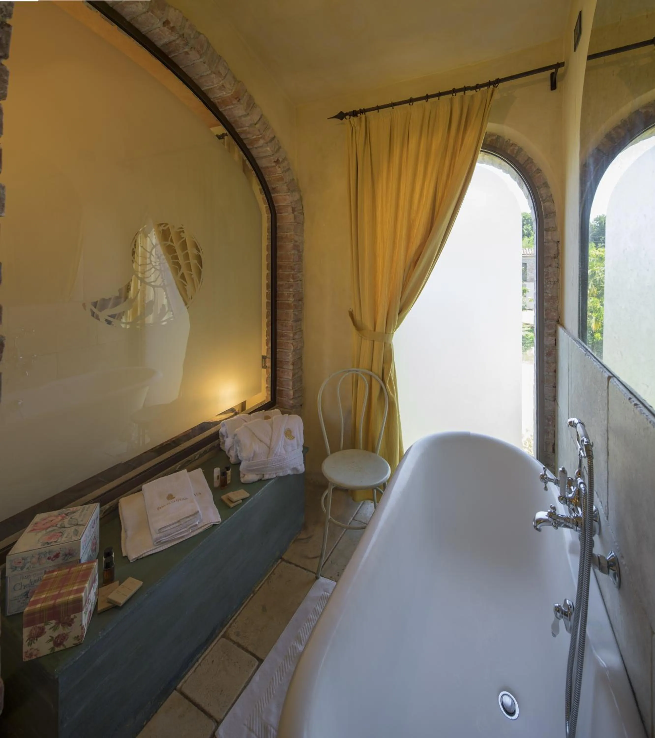 Bathroom, Bed in Resort La Ghiaia