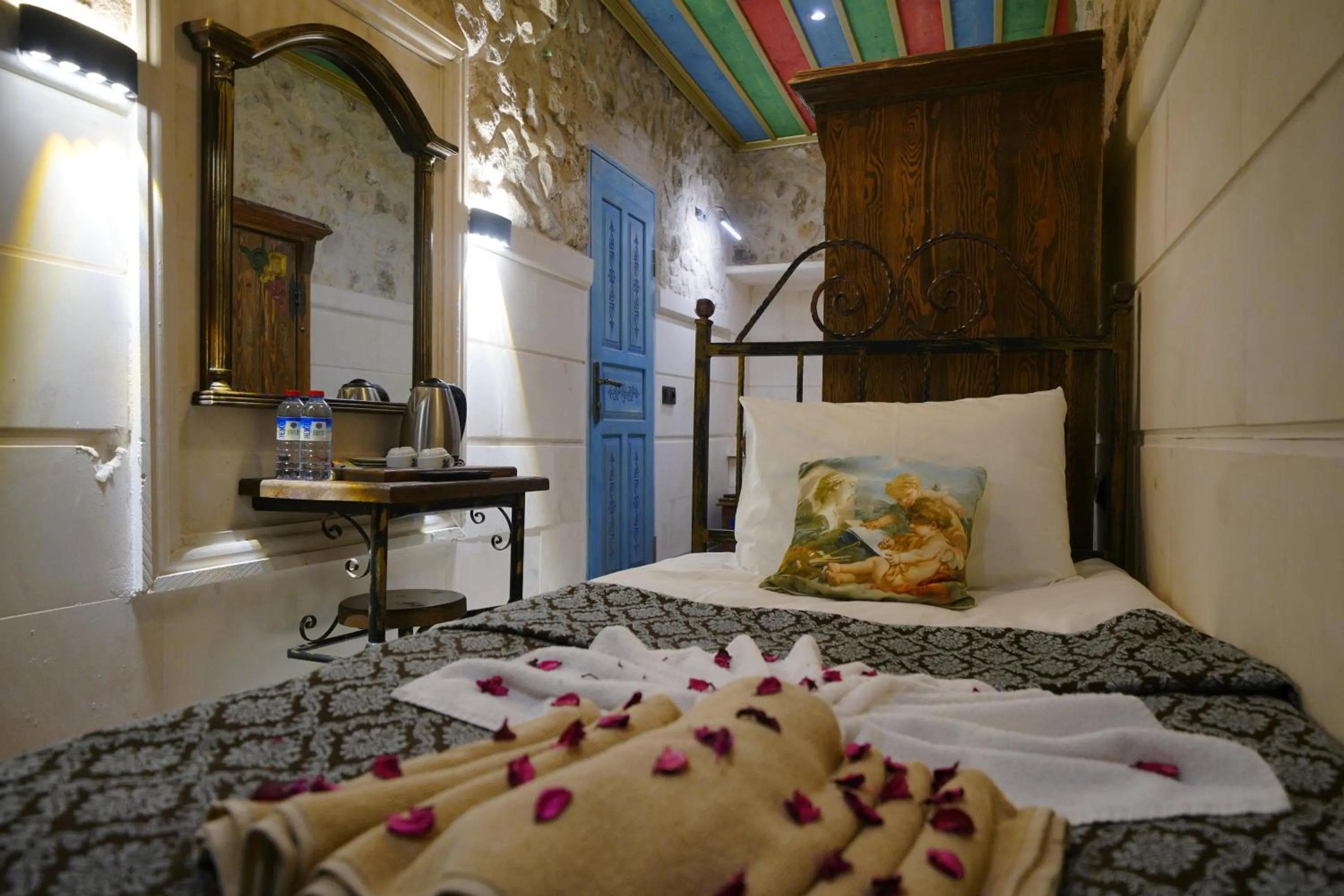 Photo of the whole room, Bed in Mirzade Konak Hotel