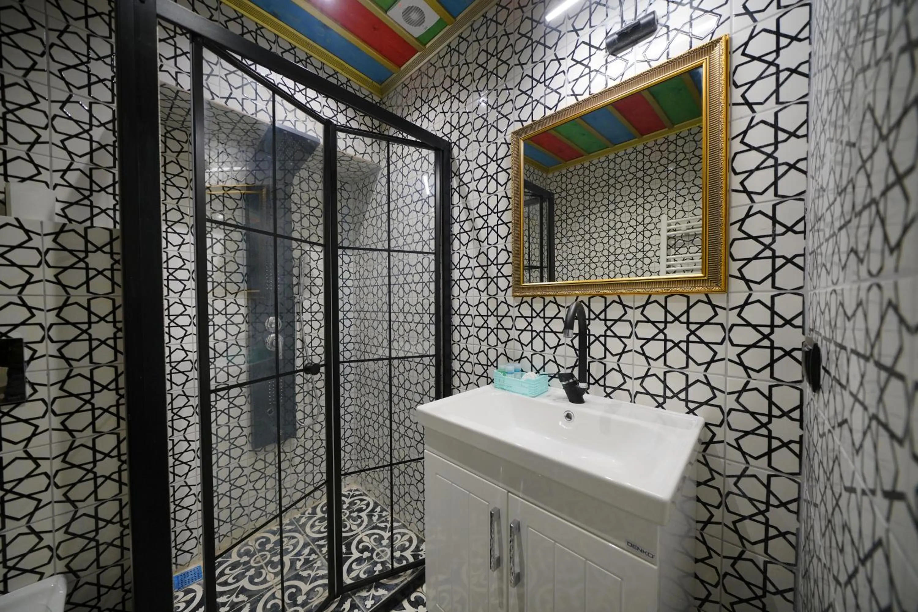 Shower in Mirzade Konak Hotel