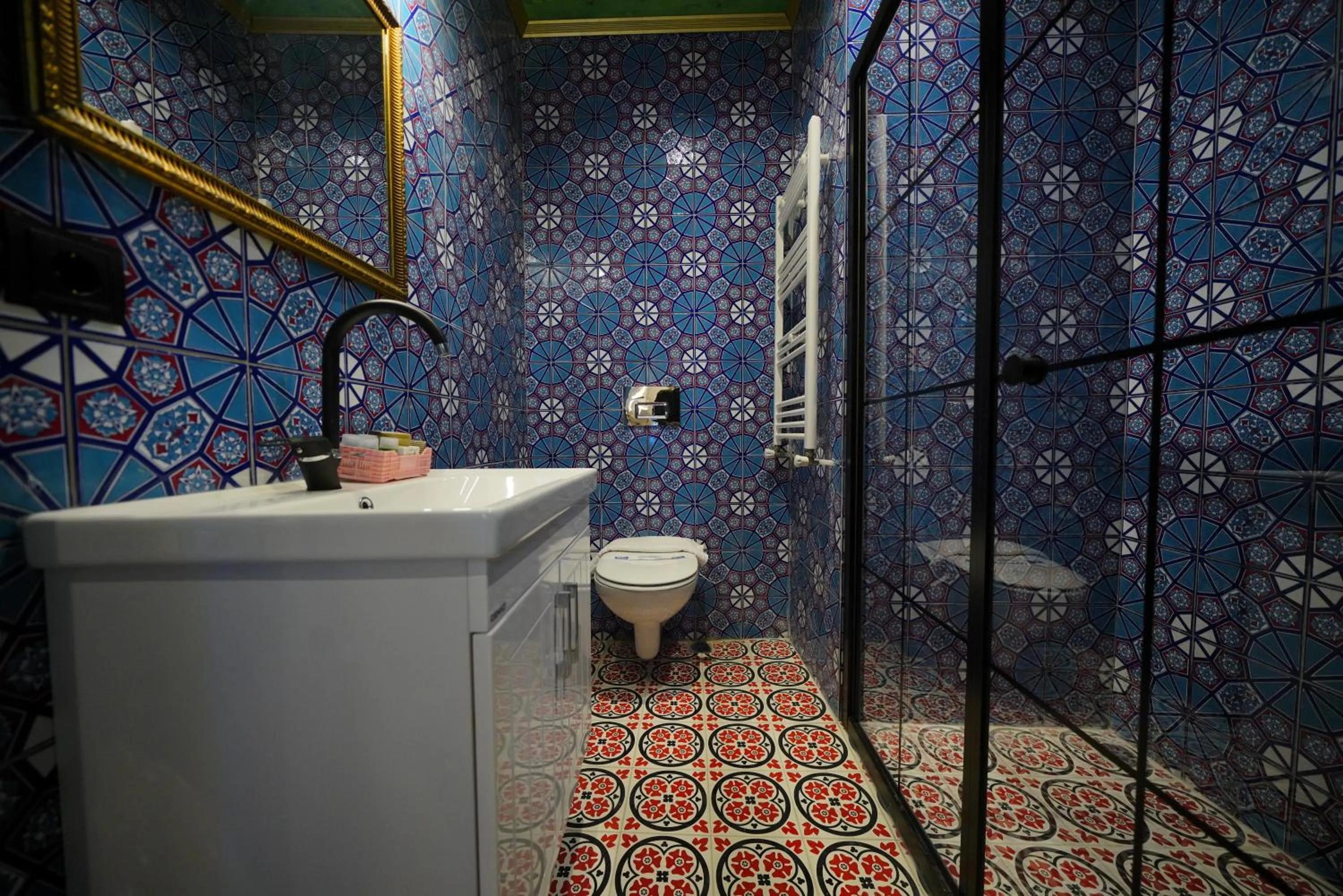 Shower in Mirzade Konak Hotel