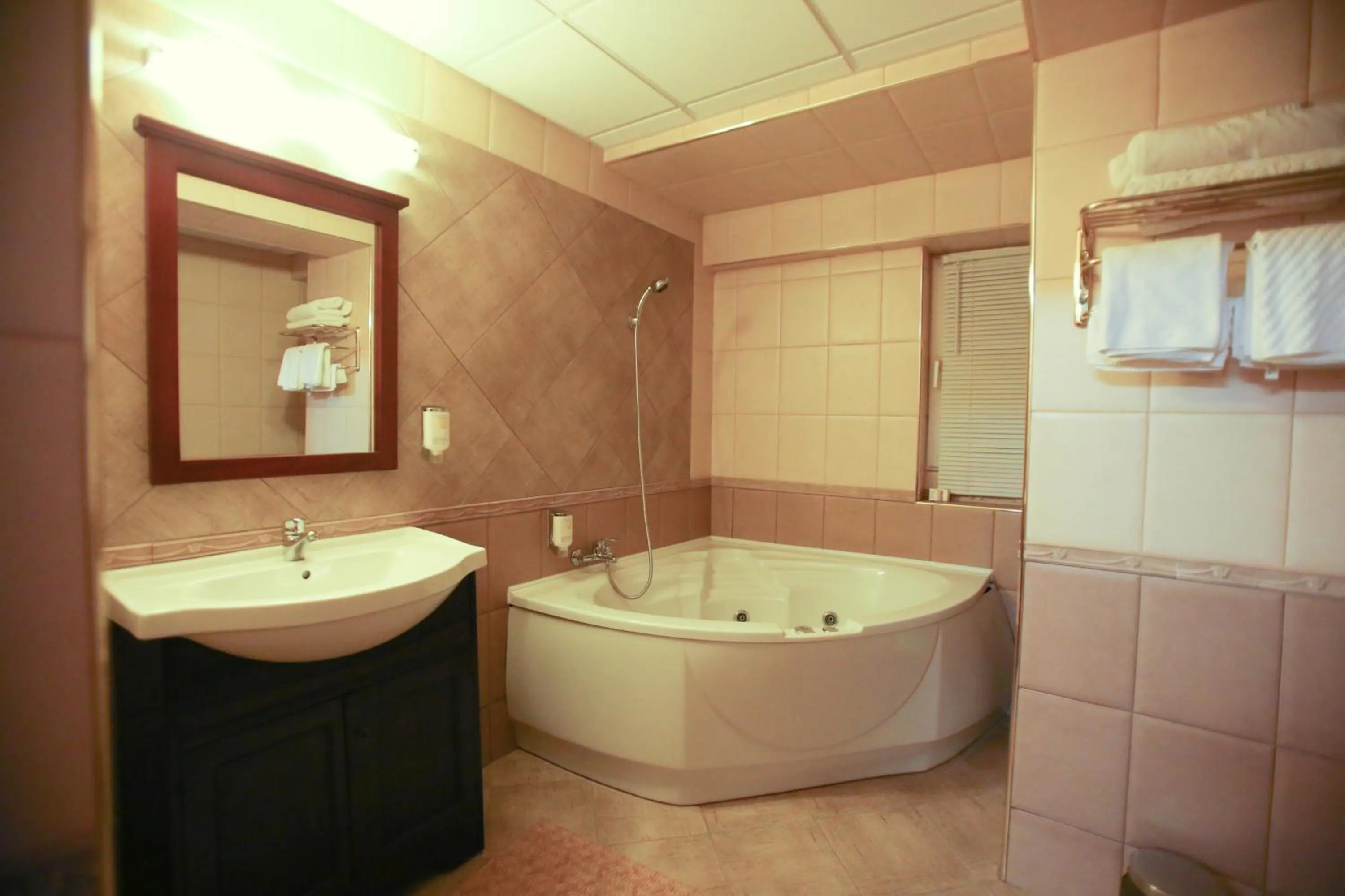 Hot Tub in Hotel Mara