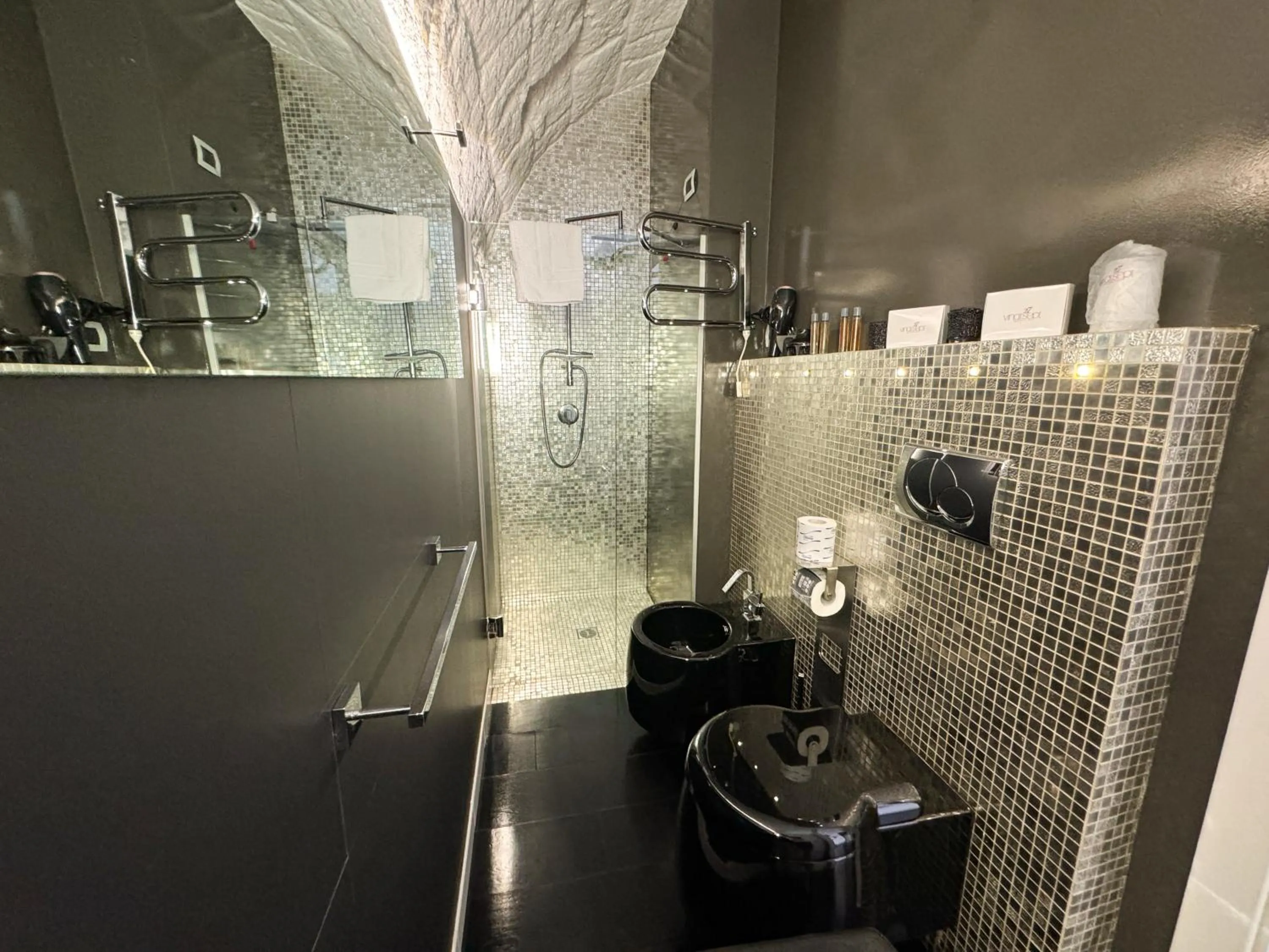 Shower in Vingt Sept