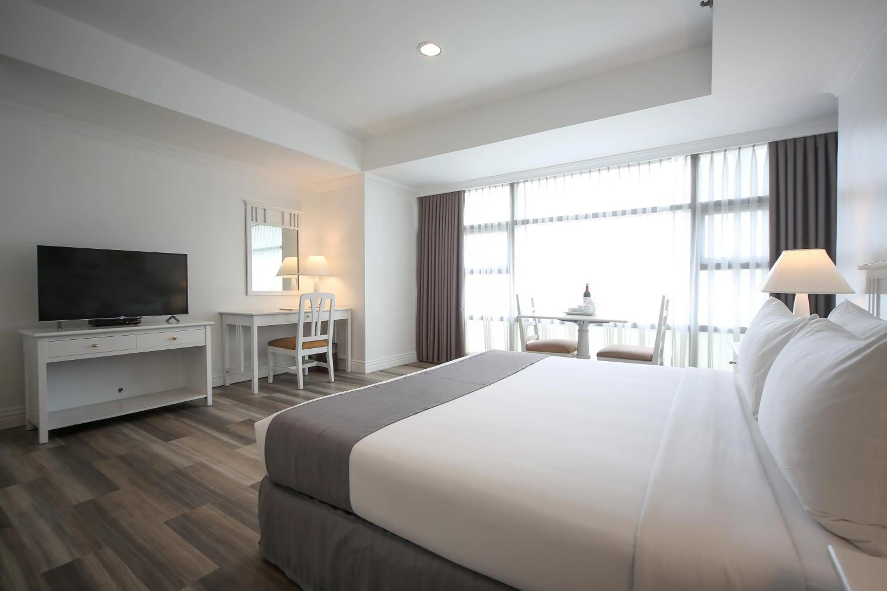 Photo of the whole room in Infinity Tower Suites