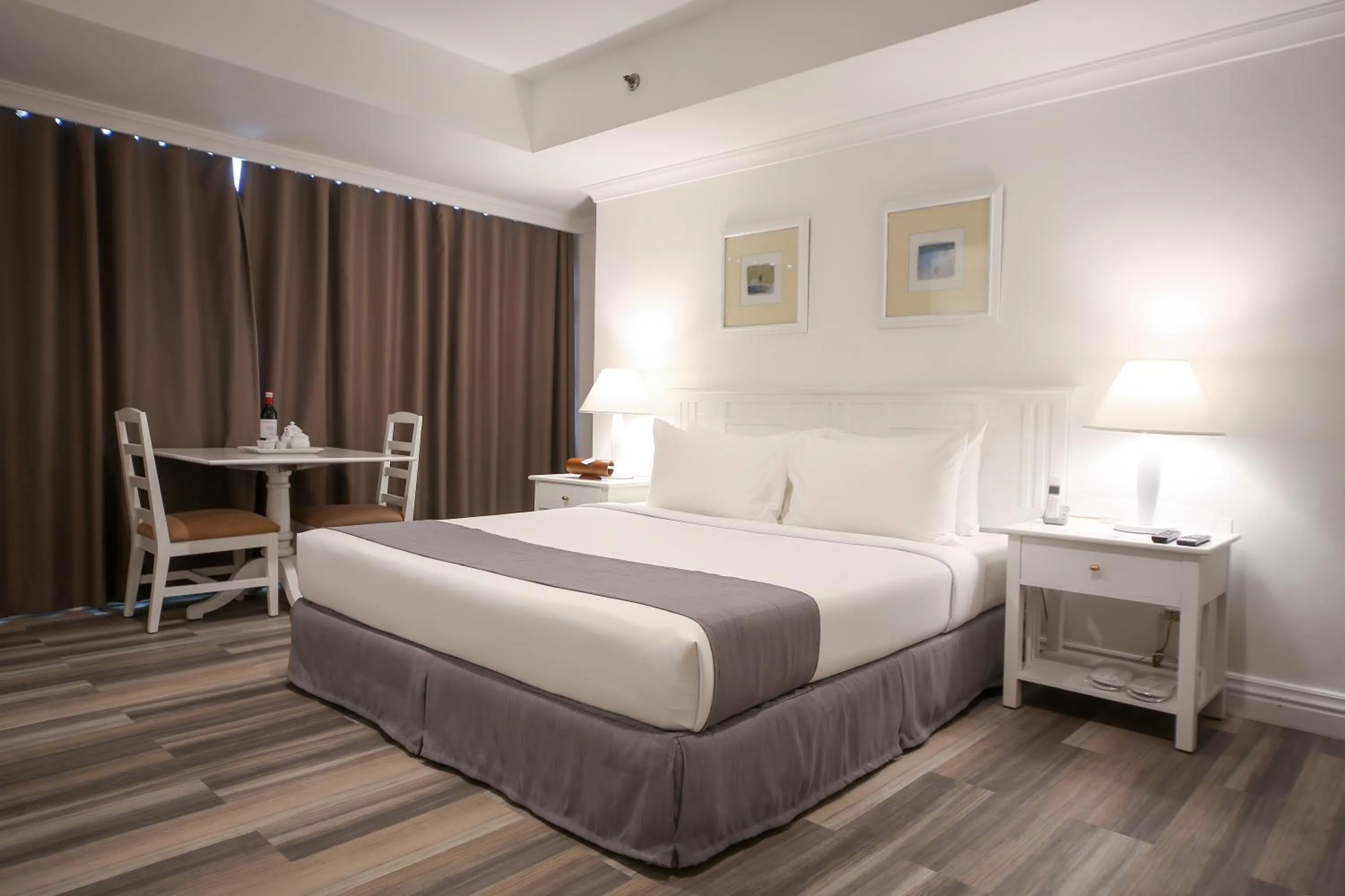 Photo of the whole room in Infinity Tower Suites