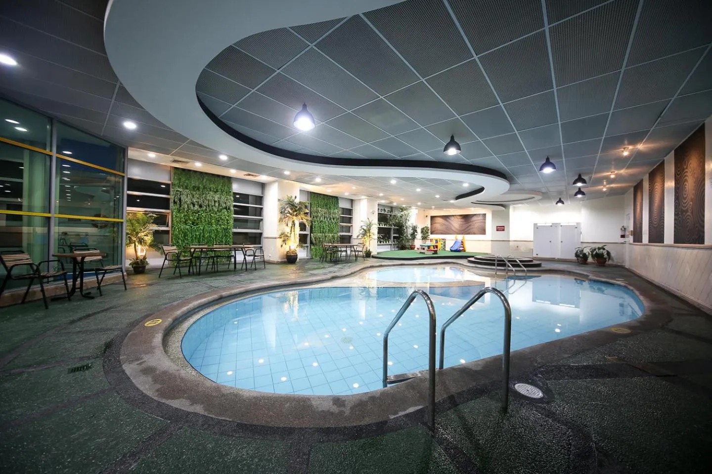 Swimming pool in Infinity Tower Suites