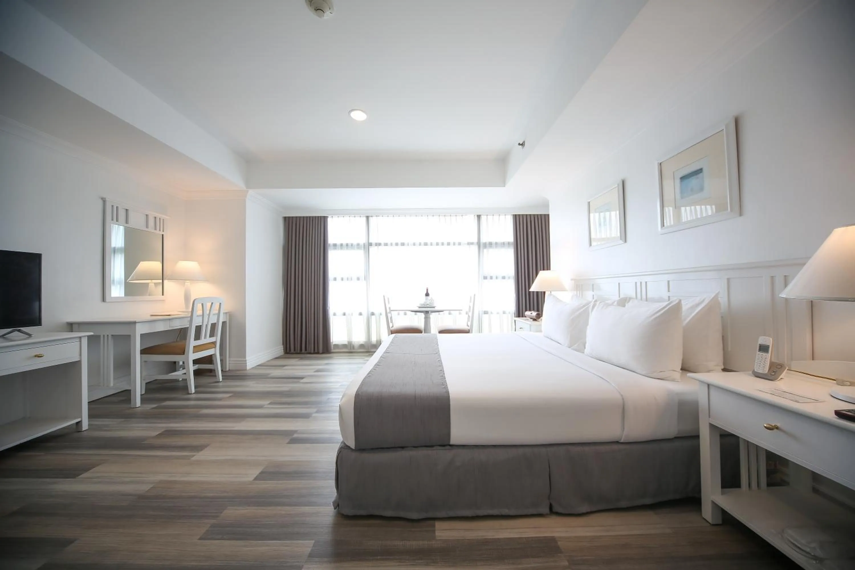 Photo of the whole room in Infinity Tower Suites