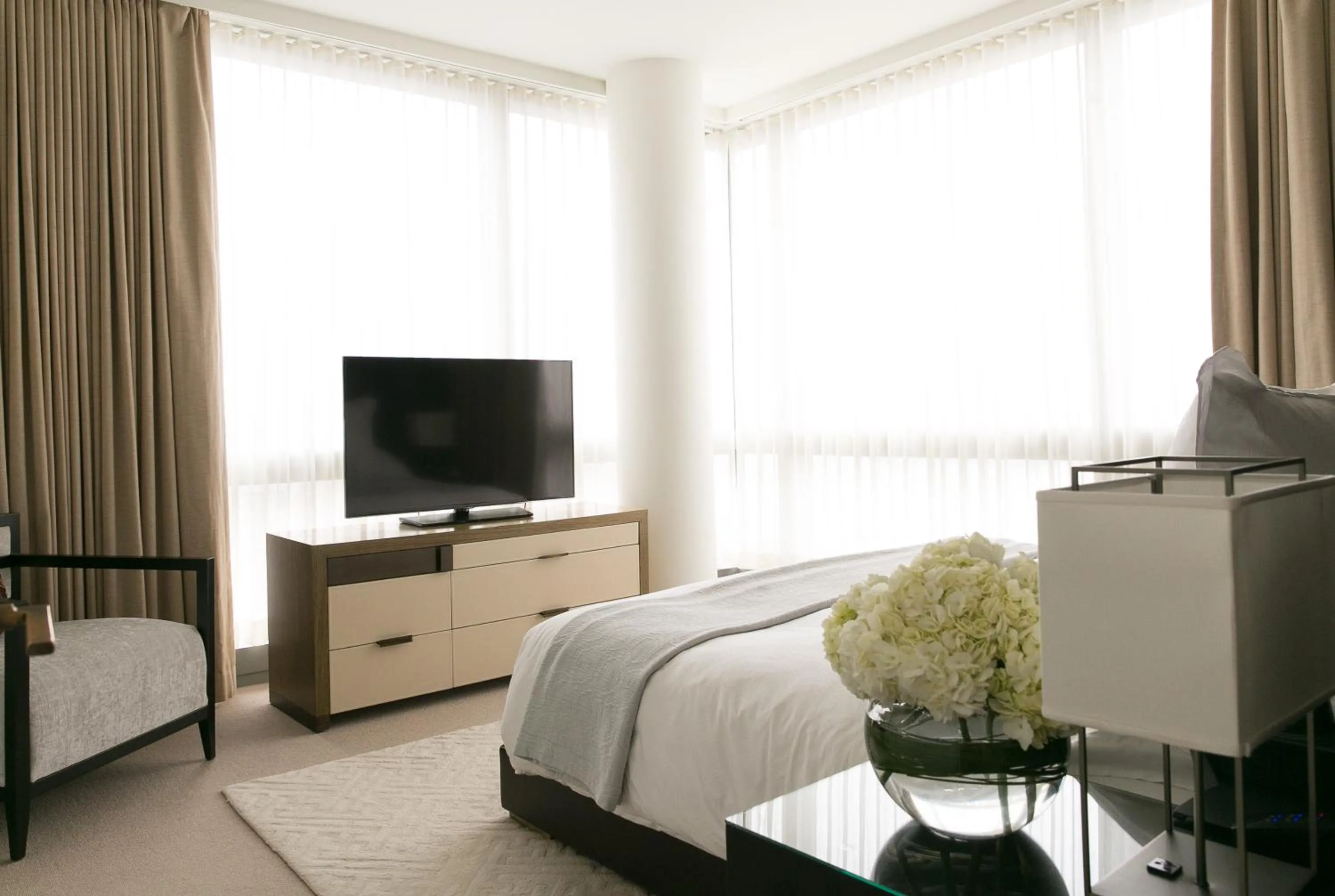 TV and multimedia, Bed in The Dominick Hotel