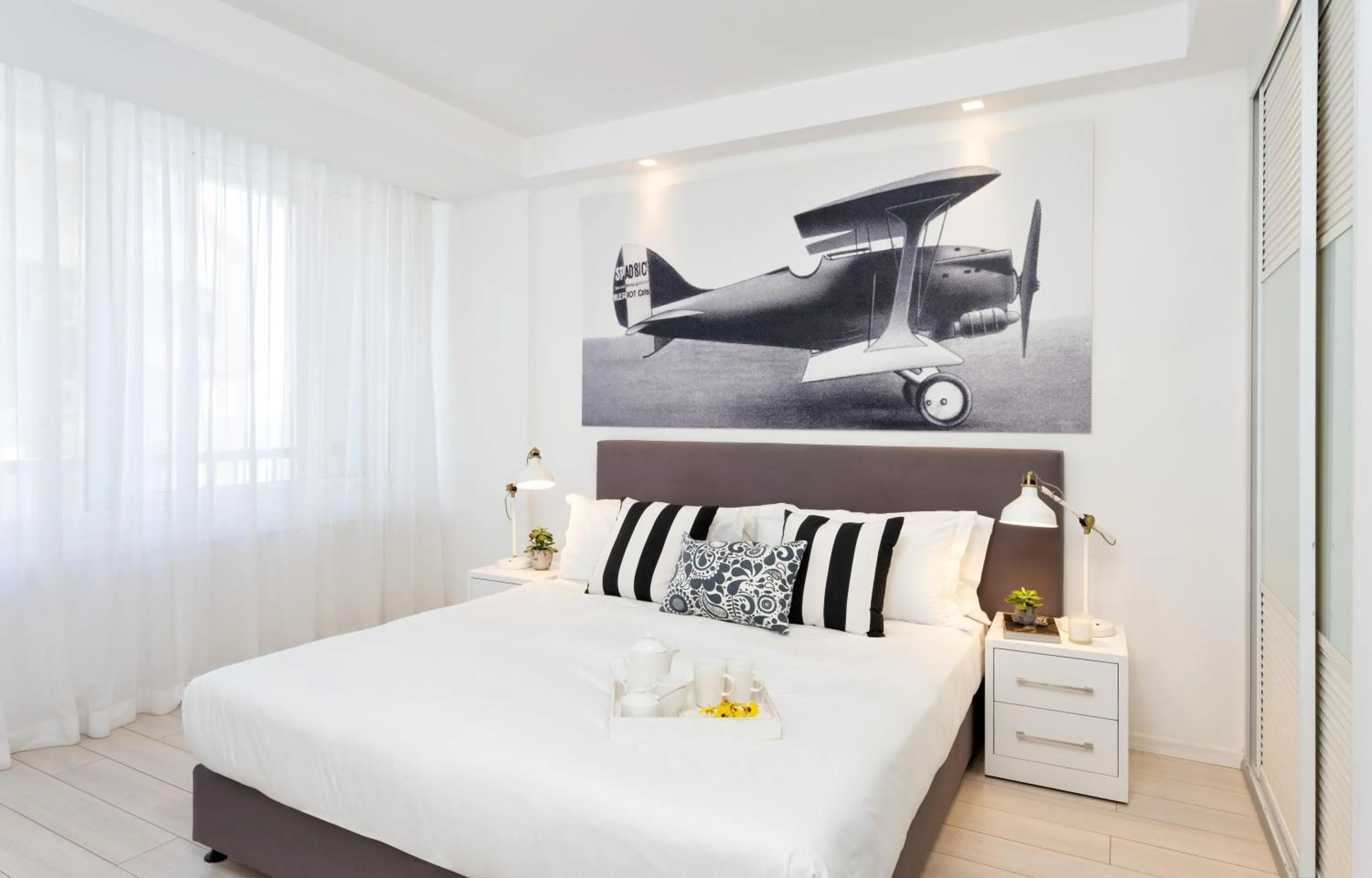 Bedroom, Bed in Sea Executive Suites