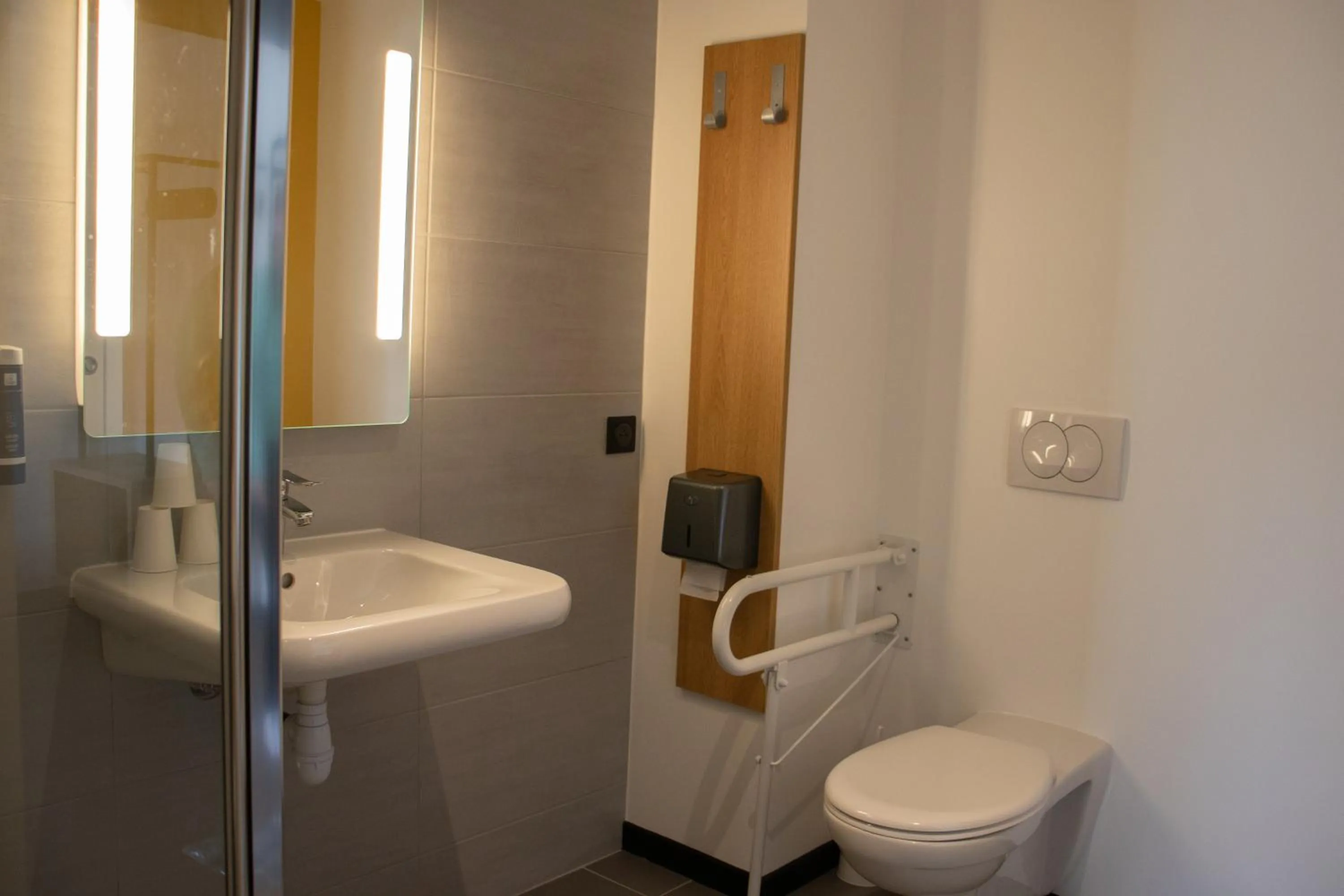 Toilet in B&B HOTEL Le Puy-en-Velay