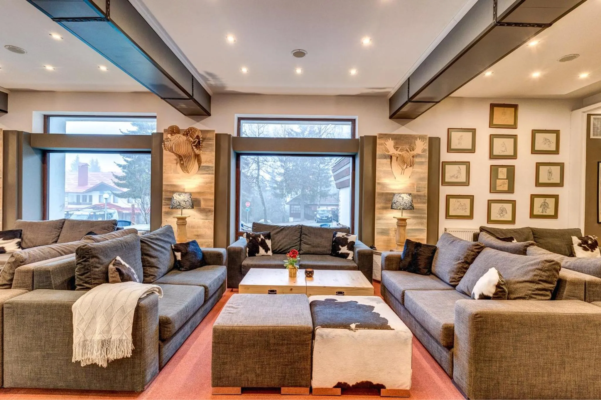 Lobby or reception in Grand Hotel Murgavets